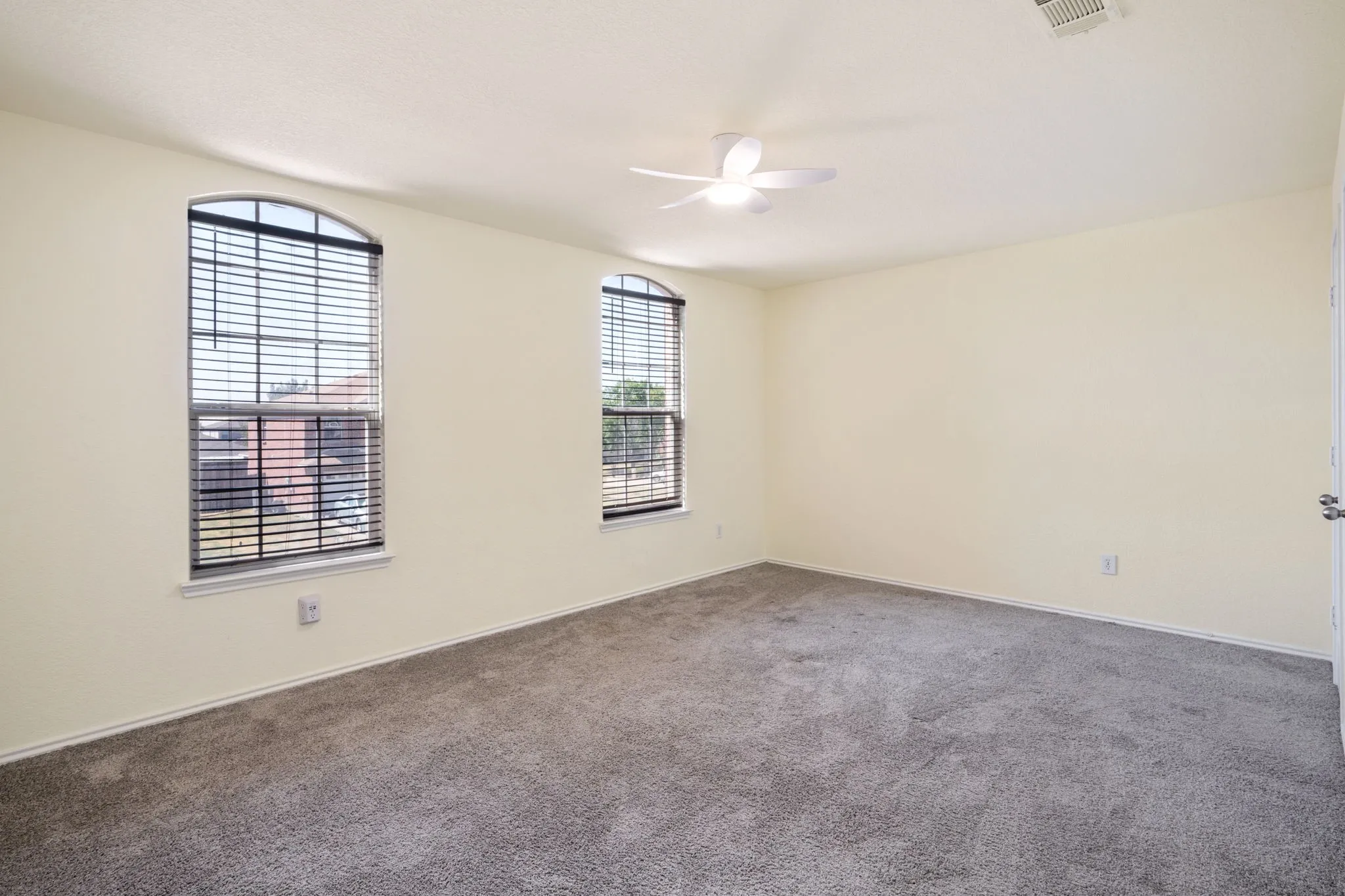 Single Family Residence For Sale in Tarrant County , 2456 Arroyo Springs Drive, Grand Prairie, Texas 75052, 5 Bedroom, 3 Bathroom, 2 Garage spaces, 3,900 Sqft, built in 2004, mls#21396081, Real Estate Agent in Grand Prairie, Homes For Sale in Tarrant county, Homes For Sale in Grand Prairie, Realtor in Grand Prairie Texas, Real Estate Brokerage Independent Realty Texas, Luminita Cordes Realtor