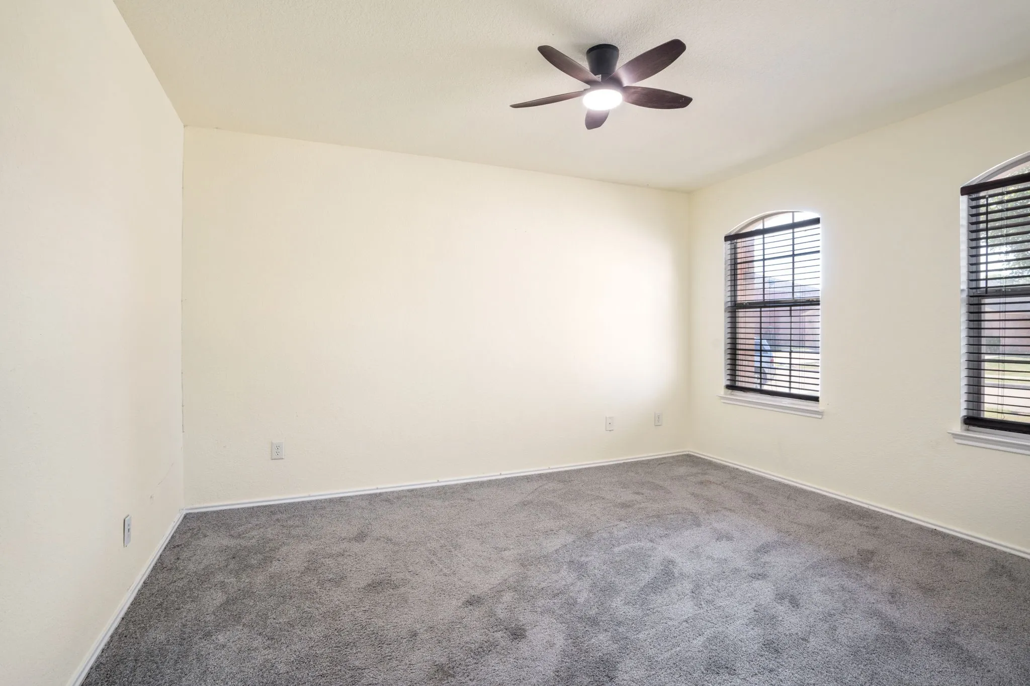 Single Family Residence For Sale in Tarrant County , 2456 Arroyo Springs Drive, Grand Prairie, Texas 75052, 5 Bedroom, 3 Bathroom, 2 Garage spaces, 3,900 Sqft, built in 2004, mls#21396081, Real Estate Agent in Grand Prairie, Homes For Sale in Tarrant county, Homes For Sale in Grand Prairie, Realtor in Grand Prairie Texas, Real Estate Brokerage Independent Realty Texas, Luminita Cordes Realtor