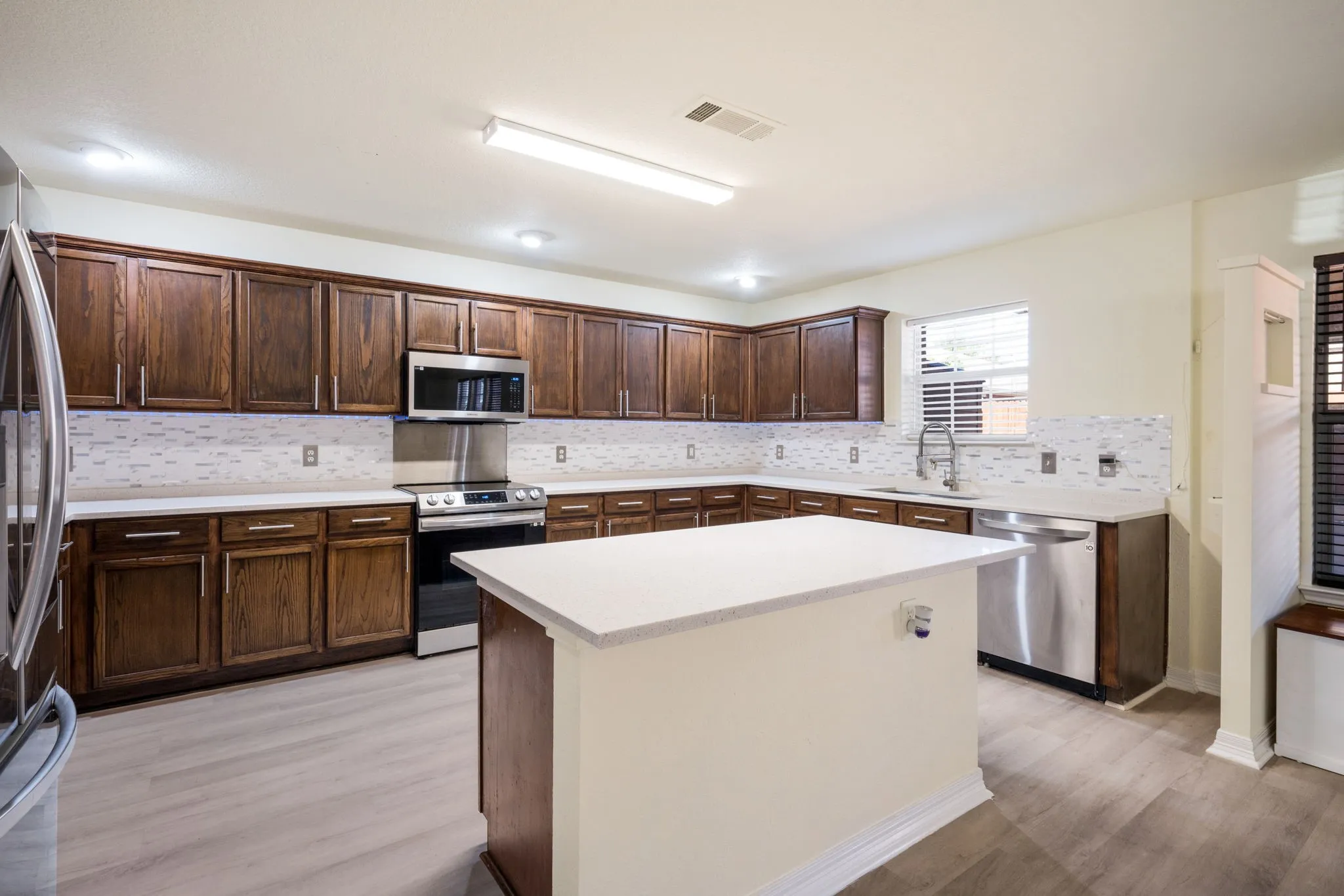 Single Family Residence For Sale in Tarrant County , 2456 Arroyo Springs Drive, Grand Prairie, Texas 75052, 5 Bedroom, 3 Bathroom, 2 Garage spaces, 3,900 Sqft, built in 2004, mls#21396081, Real Estate Agent in Grand Prairie, Homes For Sale in Tarrant county, Homes For Sale in Grand Prairie, Realtor in Grand Prairie Texas, Real Estate Brokerage Independent Realty Texas, Luminita Cordes Realtor