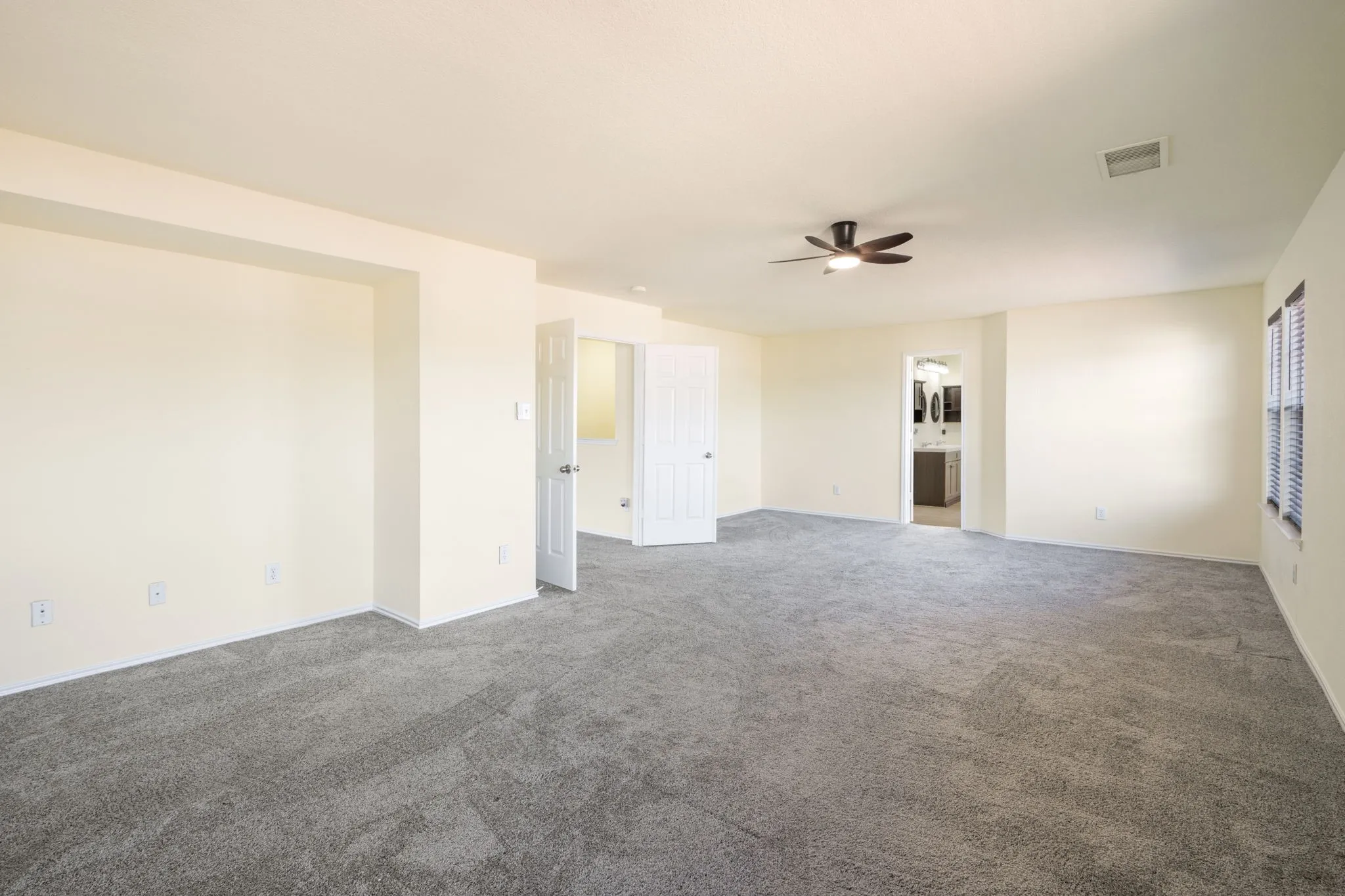 Single Family Residence For Sale in Tarrant County , 2456 Arroyo Springs Drive, Grand Prairie, Texas 75052, 5 Bedroom, 3 Bathroom, 2 Garage spaces, 3,900 Sqft, built in 2004, mls#21396081, Real Estate Agent in Grand Prairie, Homes For Sale in Tarrant county, Homes For Sale in Grand Prairie, Realtor in Grand Prairie Texas, Real Estate Brokerage Independent Realty Texas, Luminita Cordes Realtor