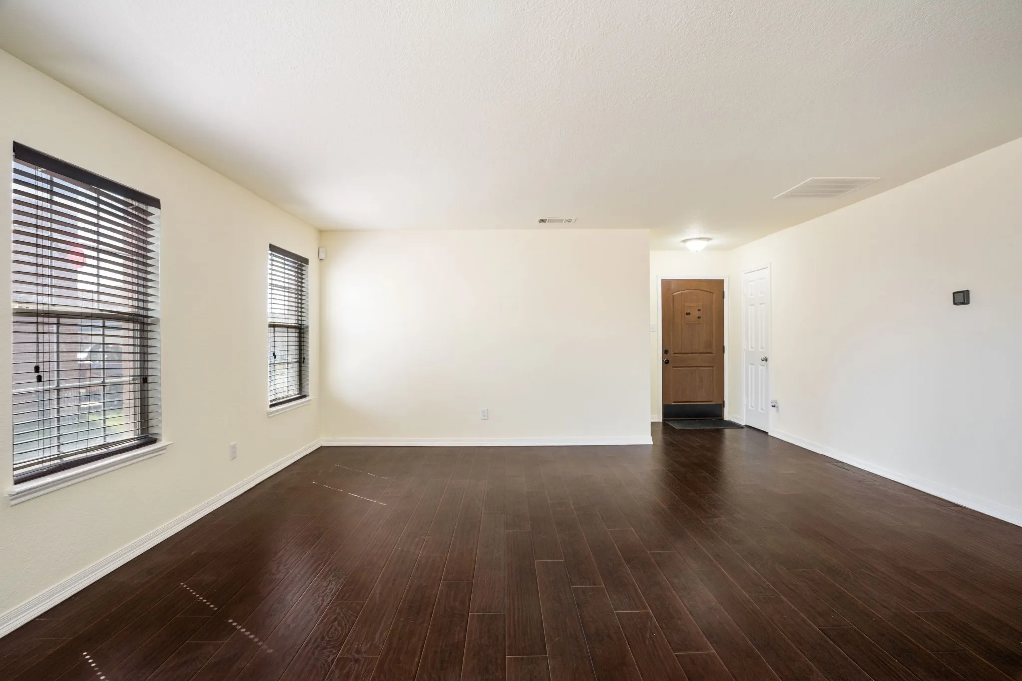 Single Family Residence For Sale in Tarrant County , 2456 Arroyo Springs Drive, Grand Prairie, Texas 75052, 5 Bedroom, 3 Bathroom, 2 Garage spaces, 3,900 Sqft, built in 2004, mls#21396081, Real Estate Agent in Grand Prairie, Homes For Sale in Tarrant county, Homes For Sale in Grand Prairie, Realtor in Grand Prairie Texas, Real Estate Brokerage Independent Realty Texas, Luminita Cordes Realtor