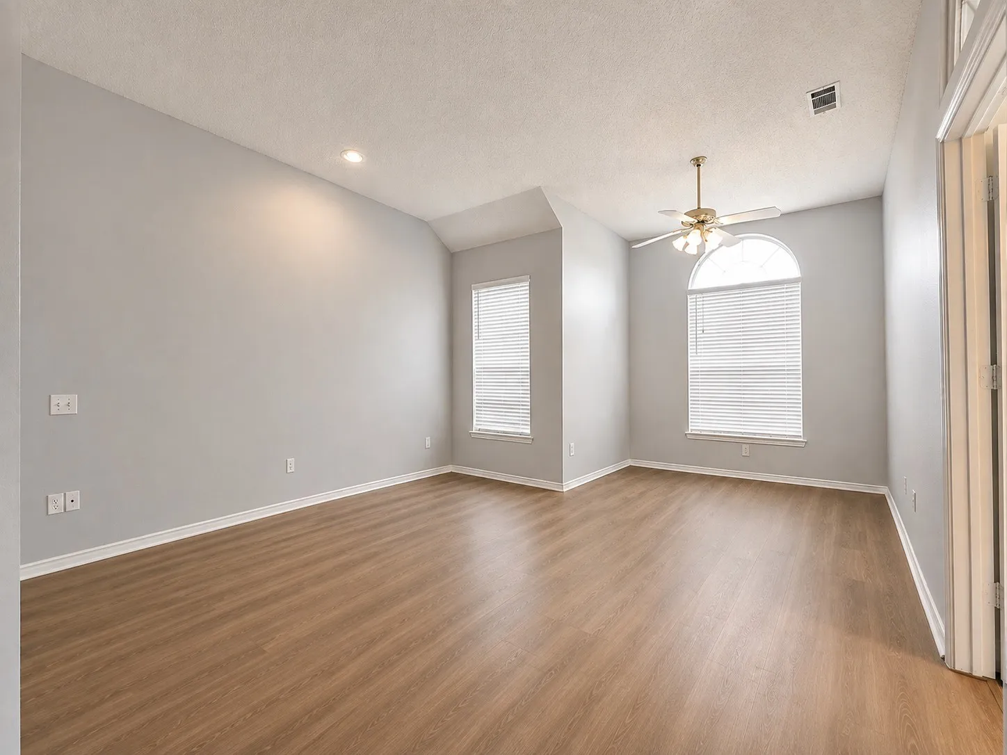Single Family Residence For Rent in Collin County , 10512 Napa Valley Drive, Frisco, Texas 75035, 3 Bedroom, 2 Bathroom, 2 Garage spaces, 2,222 Sqft, built in 1991, mls#21407342, Real Estate Agent in Frisco, Homes For Rent in Collin county, Homes For Rent in Frisco, Realtor in Frisco Texas, Real Estate Brokerage Independent Realty Texas, Luminita Cordes Realtor