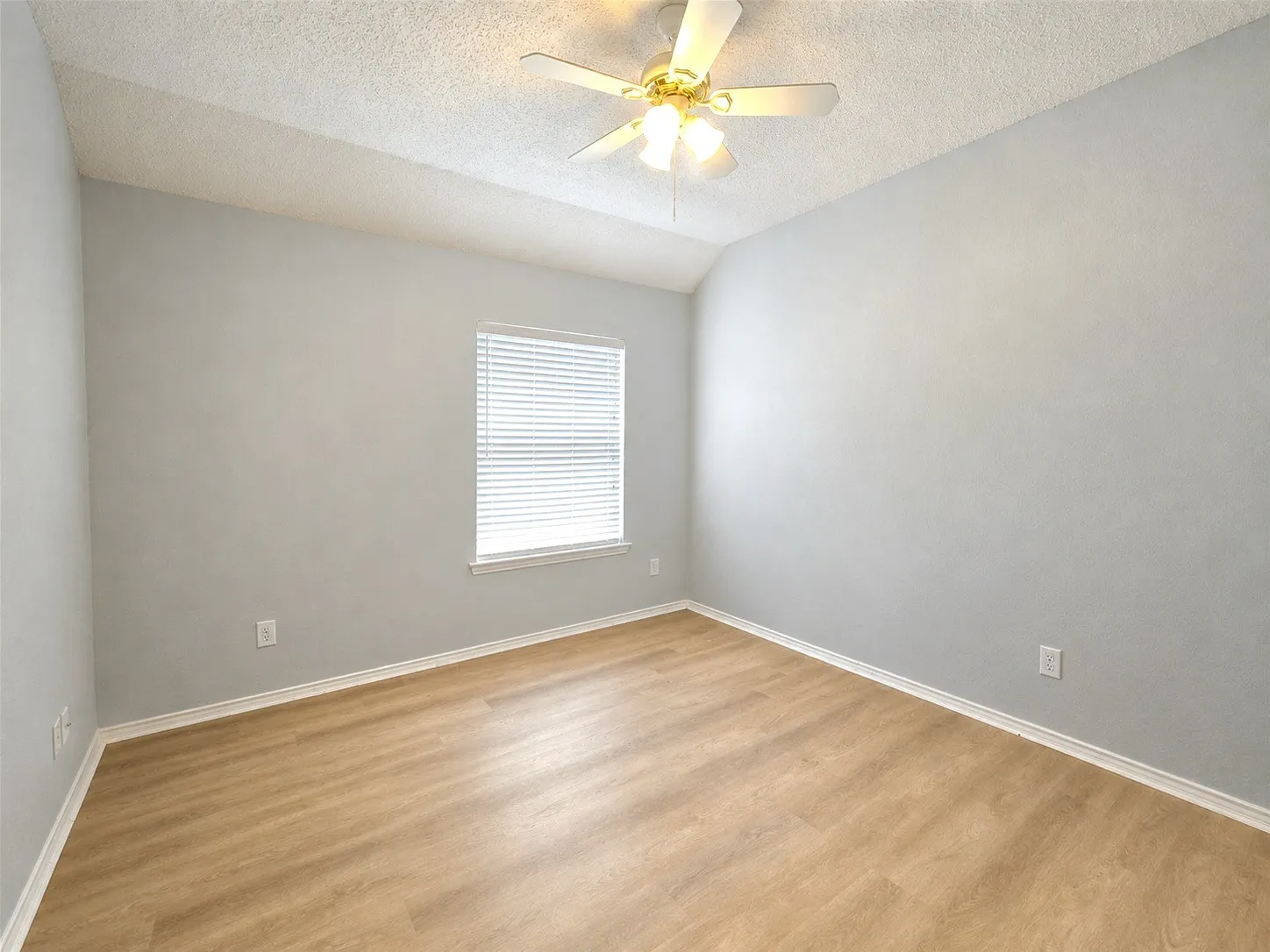 Single Family Residence For Rent in Collin County , 10512 Napa Valley Drive, Frisco, Texas 75035, 3 Bedroom, 2 Bathroom, 2 Garage spaces, 2,222 Sqft, built in 1991, mls#21407342, Real Estate Agent in Frisco, Homes For Rent in Collin county, Homes For Rent in Frisco, Realtor in Frisco Texas, Real Estate Brokerage Independent Realty Texas, Luminita Cordes Realtor