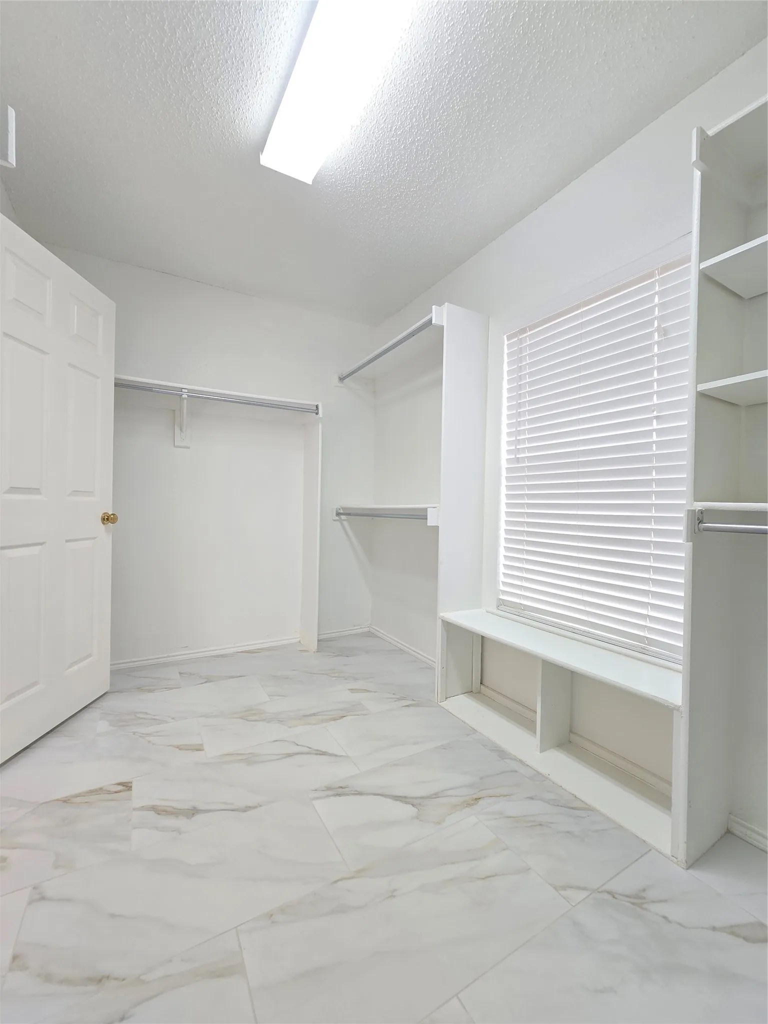Single Family Residence For Rent in Collin County , 10512 Napa Valley Drive, Frisco, Texas 75035, 3 Bedroom, 2 Bathroom, 2 Garage spaces, 2,222 Sqft, built in 1991, mls#21407342, Real Estate Agent in Frisco, Homes For Rent in Collin county, Homes For Rent in Frisco, Realtor in Frisco Texas, Real Estate Brokerage Independent Realty Texas, Luminita Cordes Realtor