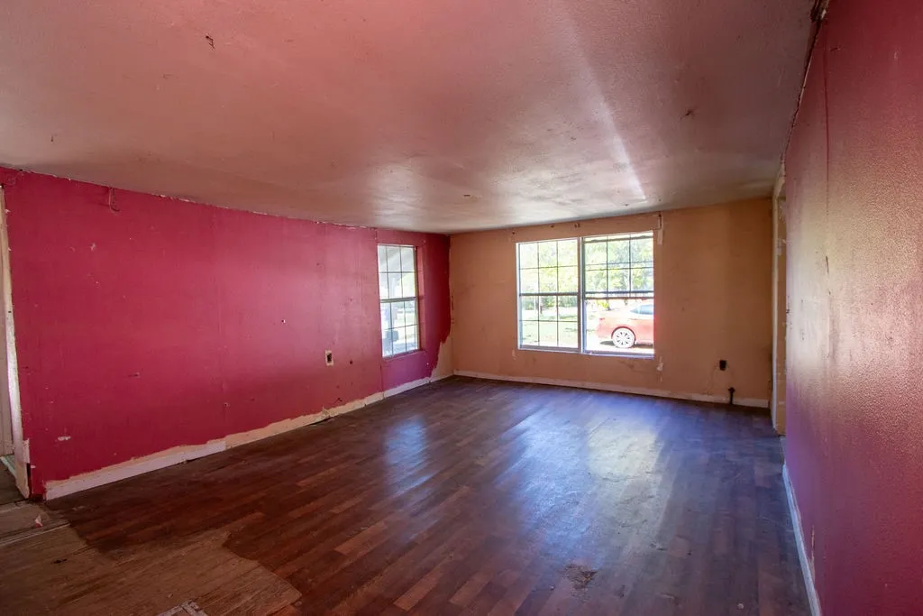 Single Family Residence For Sale in Collin County , 817 S Main Street, Farmersville, Texas 75442, 0, 1 Bathroom, Garage spaces, 1,126 Sqft, built in 1940, mls#21406962, Real Estate Agent in Farmersville, Homes For Sale in Collin county, Homes For Sale in Farmersville, Realtor in Farmersville Texas, Real Estate Brokerage Independent Realty Texas, Luminita Cordes Realtor