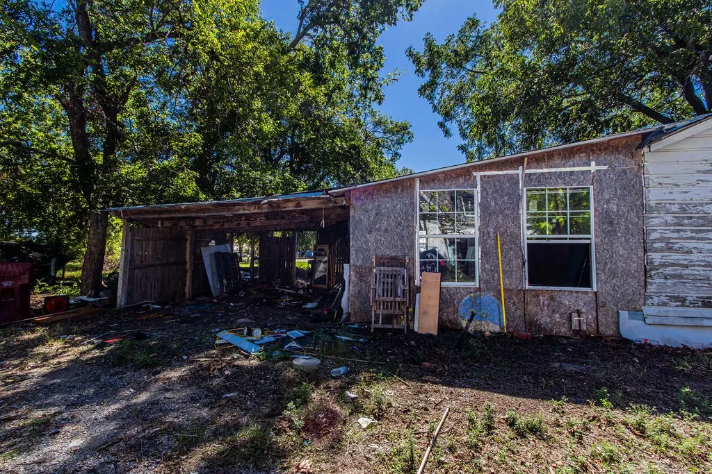 Single Family Residence For Sale in Collin County , 817 S Main Street, Farmersville, Texas 75442, 0, 1 Bathroom, Garage spaces, 1,126 Sqft, built in 1940, mls#21406962, Real Estate Agent in Farmersville, Homes For Sale in Collin county, Homes For Sale in Farmersville, Realtor in Farmersville Texas, Real Estate Brokerage Independent Realty Texas, Luminita Cordes Realtor