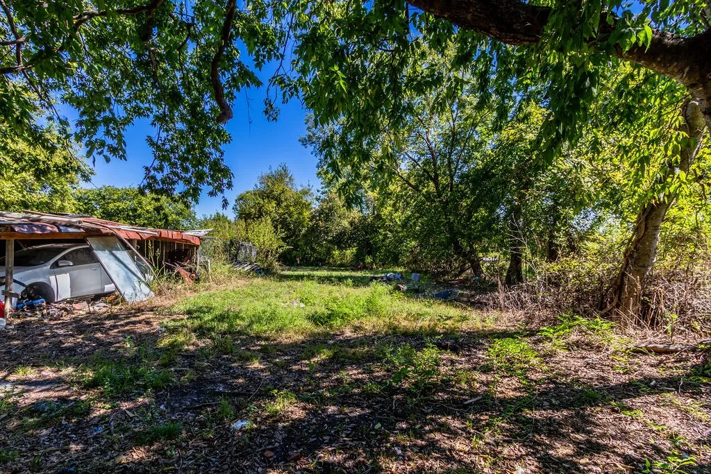 Single Family Residence For Sale in Collin County , 817 S Main Street, Farmersville, Texas 75442, 0, 1 Bathroom, Garage spaces, 1,126 Sqft, built in 1940, mls#21406962, Real Estate Agent in Farmersville, Homes For Sale in Collin county, Homes For Sale in Farmersville, Realtor in Farmersville Texas, Real Estate Brokerage Independent Realty Texas, Luminita Cordes Realtor