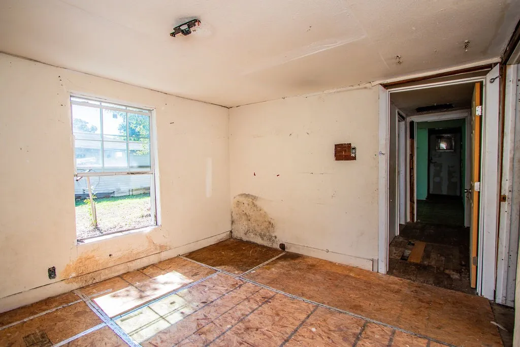 Single Family Residence For Sale in Collin County , 817 S Main Street, Farmersville, Texas 75442, 0, 1 Bathroom, Garage spaces, 1,126 Sqft, built in 1940, mls#21406962, Real Estate Agent in Farmersville, Homes For Sale in Collin county, Homes For Sale in Farmersville, Realtor in Farmersville Texas, Real Estate Brokerage Independent Realty Texas, Luminita Cordes Realtor