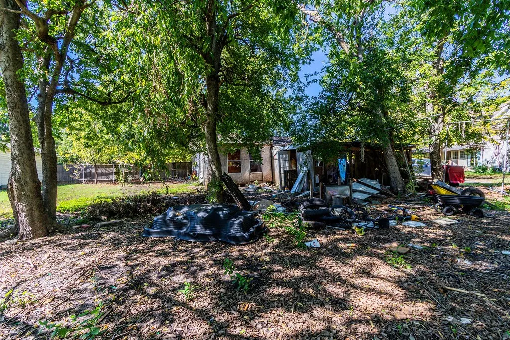 Single Family Residence For Sale in Collin County , 817 S Main Street, Farmersville, Texas 75442, 0, 1 Bathroom, Garage spaces, 1,126 Sqft, built in 1940, mls#21406962, Real Estate Agent in Farmersville, Homes For Sale in Collin county, Homes For Sale in Farmersville, Realtor in Farmersville Texas, Real Estate Brokerage Independent Realty Texas, Luminita Cordes Realtor