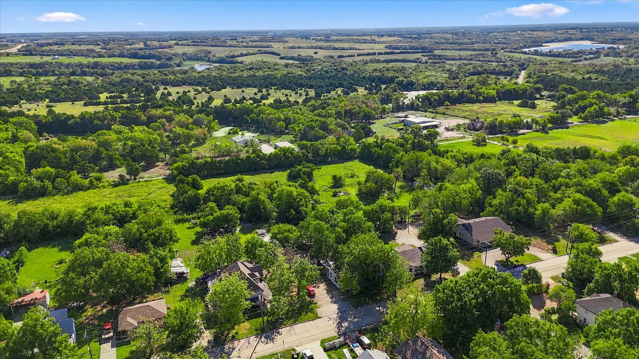 Single Family Residence For Sale in Collin County , 817 S Main Street, Farmersville, Texas 75442, 0, 1 Bathroom, Garage spaces, 1,126 Sqft, built in 1940, mls#21406962, Real Estate Agent in Farmersville, Homes For Sale in Collin county, Homes For Sale in Farmersville, Realtor in Farmersville Texas, Real Estate Brokerage Independent Realty Texas, Luminita Cordes Realtor