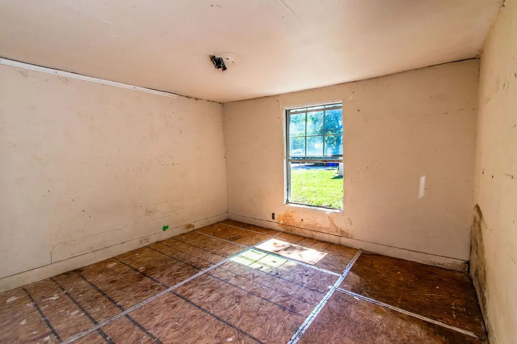Single Family Residence For Sale in Collin County , 817 S Main Street, Farmersville, Texas 75442, 0, 1 Bathroom, Garage spaces, 1,126 Sqft, built in 1940, mls#21406962, Real Estate Agent in Farmersville, Homes For Sale in Collin county, Homes For Sale in Farmersville, Realtor in Farmersville Texas, Real Estate Brokerage Independent Realty Texas, Luminita Cordes Realtor