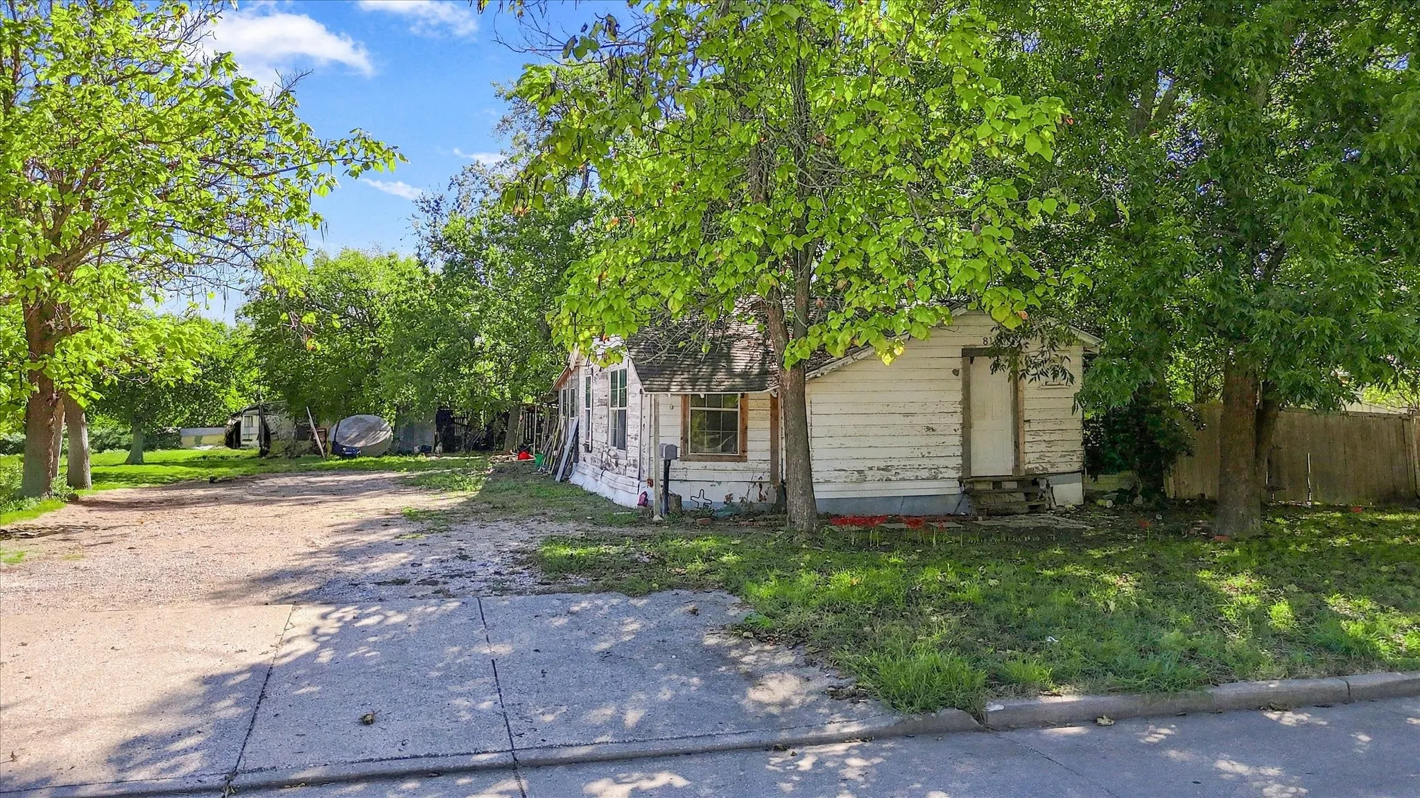 Single Family Residence For Sale in Collin County , 817 S Main Street, Farmersville, Texas 75442, 0, 1 Bathroom, Garage spaces, 1,126 Sqft, built in 1940, mls#21406962, Real Estate Agent in Farmersville, Homes For Sale in Collin county, Homes For Sale in Farmersville, Realtor in Farmersville Texas, Real Estate Brokerage Independent Realty Texas, Luminita Cordes Realtor