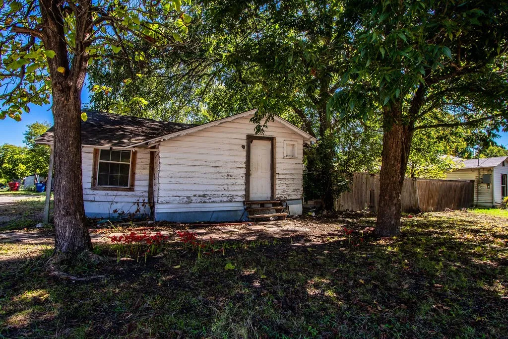 Single Family Residence For Sale