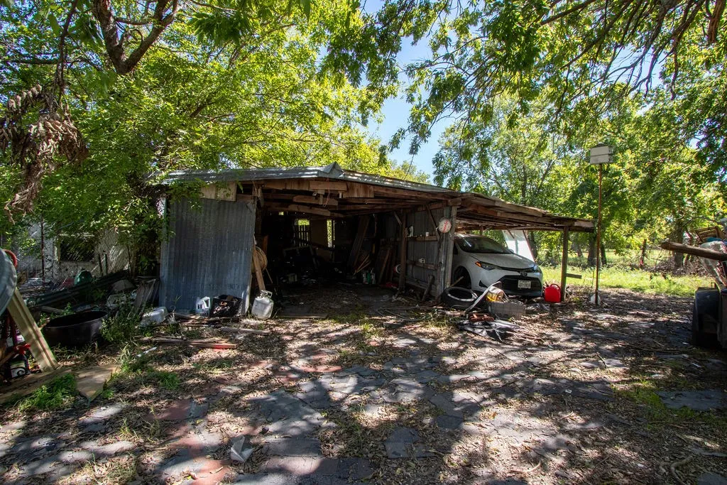 Single Family Residence For Sale in Collin County , 817 S Main Street, Farmersville, Texas 75442, 0, 1 Bathroom, Garage spaces, 1,126 Sqft, built in 1940, mls#21406962, Real Estate Agent in Farmersville, Homes For Sale in Collin county, Homes For Sale in Farmersville, Realtor in Farmersville Texas, Real Estate Brokerage Independent Realty Texas, Luminita Cordes Realtor