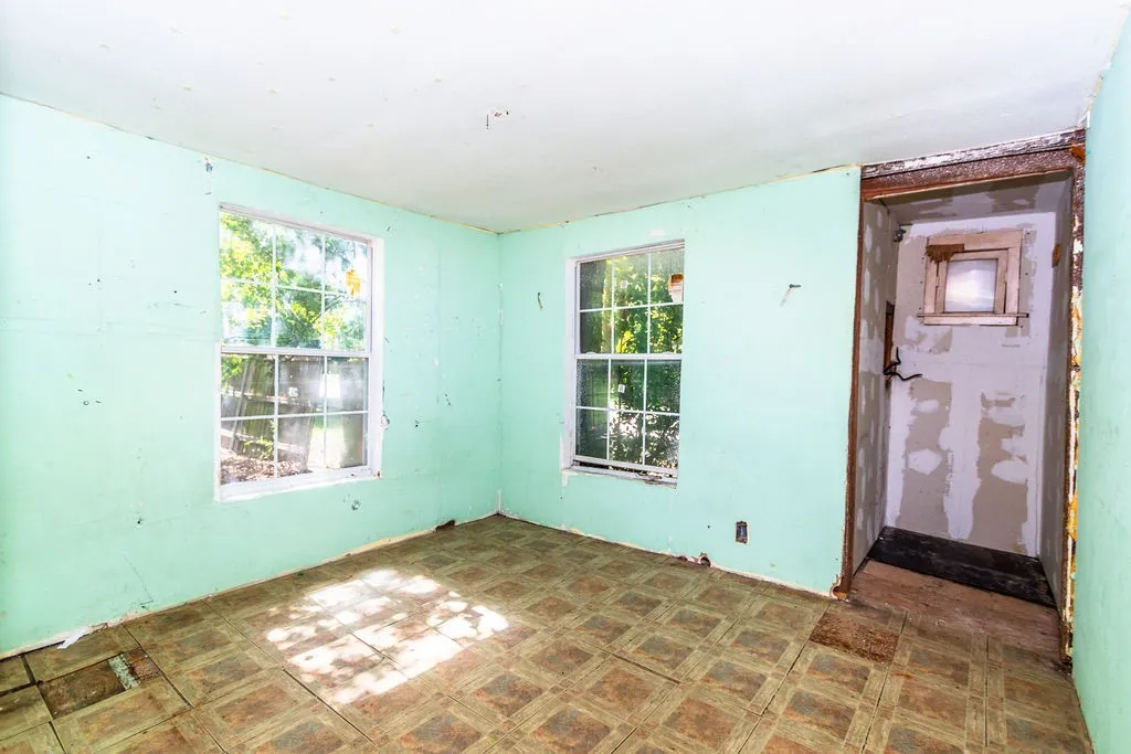 Single Family Residence For Sale in Collin County , 817 S Main Street, Farmersville, Texas 75442, 0, 1 Bathroom, Garage spaces, 1,126 Sqft, built in 1940, mls#21406962, Real Estate Agent in Farmersville, Homes For Sale in Collin county, Homes For Sale in Farmersville, Realtor in Farmersville Texas, Real Estate Brokerage Independent Realty Texas, Luminita Cordes Realtor