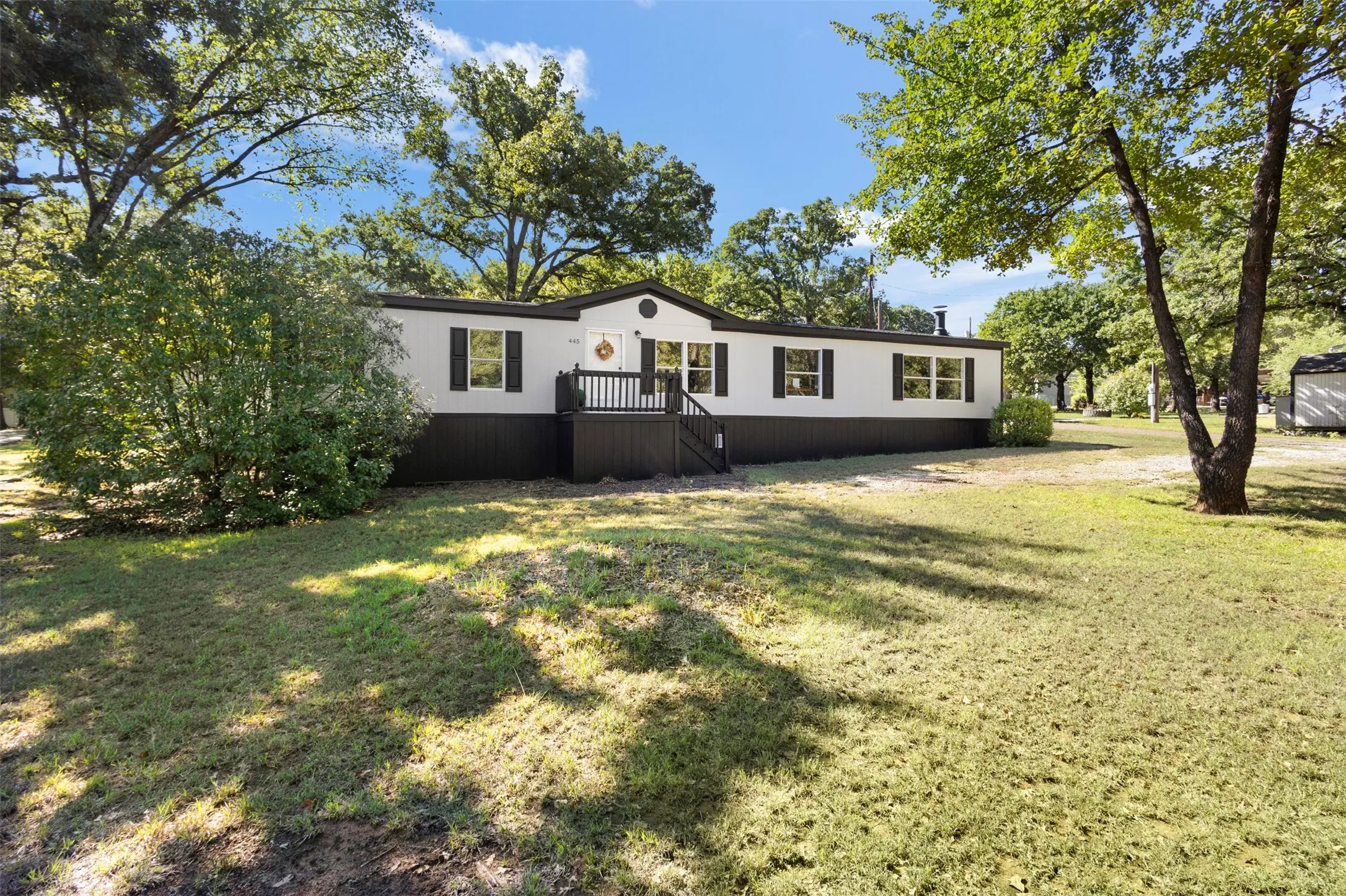 Mobile Home For Sale in Johnson County , 445 Fortune Road, Alvarado, Texas 76009, 3 Bedroom, 2 Bathroom, Garage spaces, 1,848 Sqft, built in 1997, mls#21404001, Real Estate Agent in Alvarado, Homes For Sale in Johnson county, Homes For Sale in Alvarado, Realtor in Alvarado Texas, Real Estate Brokerage Independent Realty Texas, Luminita Cordes Realtor