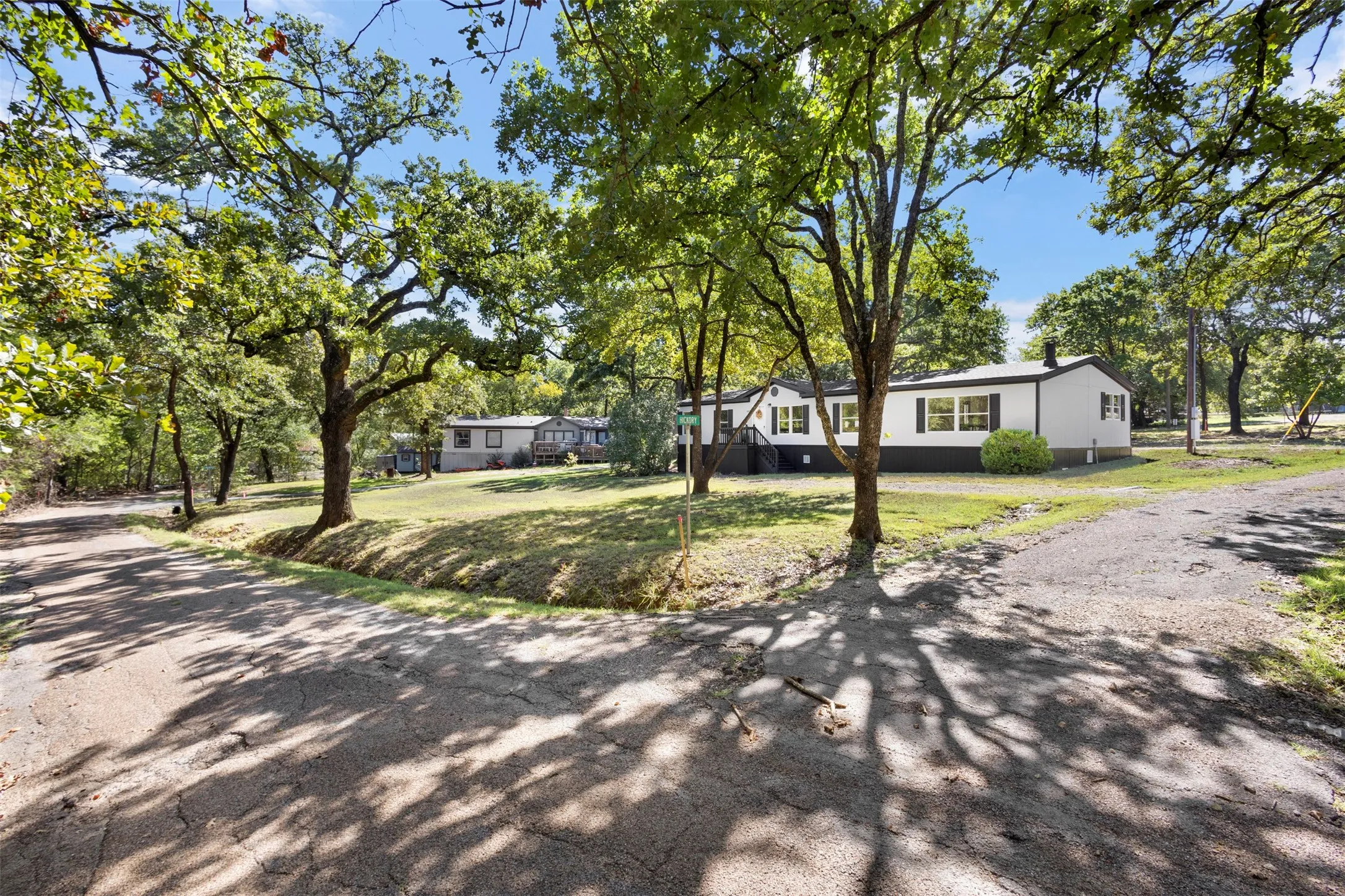 Mobile Home For Sale in Johnson County , 445 Fortune Road, Alvarado, Texas 76009, 3 Bedroom, 2 Bathroom, Garage spaces, 1,848 Sqft, built in 1997, mls#21404001, Real Estate Agent in Alvarado, Homes For Sale in Johnson county, Homes For Sale in Alvarado, Realtor in Alvarado Texas, Real Estate Brokerage Independent Realty Texas, Luminita Cordes Realtor