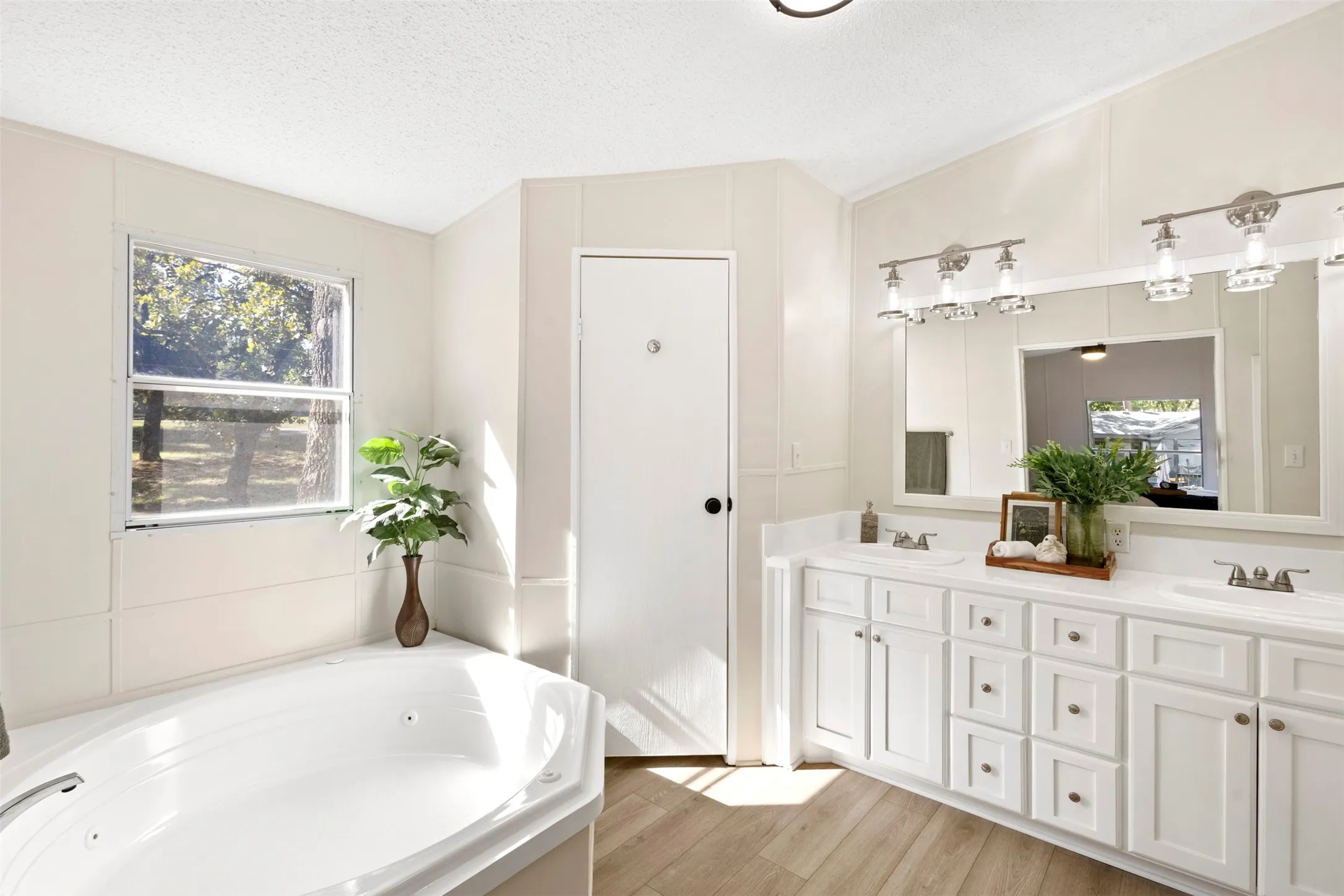 Mobile Home For Sale in Johnson County , 445 Fortune Road, Alvarado, Texas 76009, 3 Bedroom, 2 Bathroom, Garage spaces, 1,848 Sqft, built in 1997, mls#21404001, Real Estate Agent in Alvarado, Homes For Sale in Johnson county, Homes For Sale in Alvarado, Realtor in Alvarado Texas, Real Estate Brokerage Independent Realty Texas, Luminita Cordes Realtor