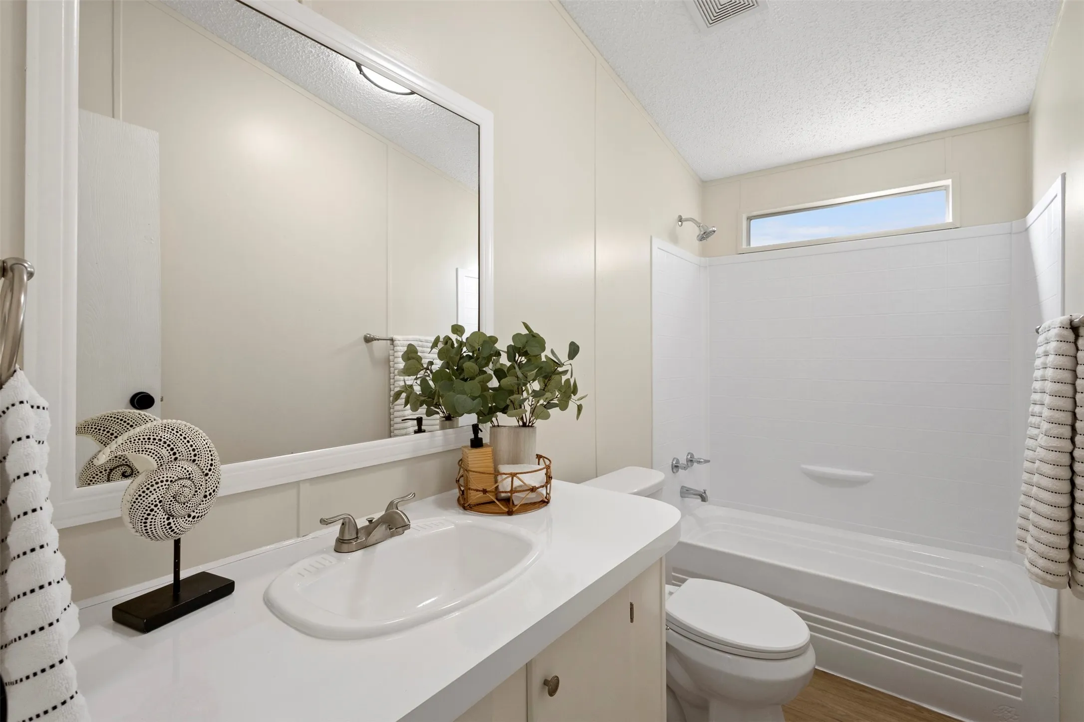 Mobile Home For Sale in Johnson County , 445 Fortune Road, Alvarado, Texas 76009, 3 Bedroom, 2 Bathroom, Garage spaces, 1,848 Sqft, built in 1997, mls#21404001, Real Estate Agent in Alvarado, Homes For Sale in Johnson county, Homes For Sale in Alvarado, Realtor in Alvarado Texas, Real Estate Brokerage Independent Realty Texas, Luminita Cordes Realtor