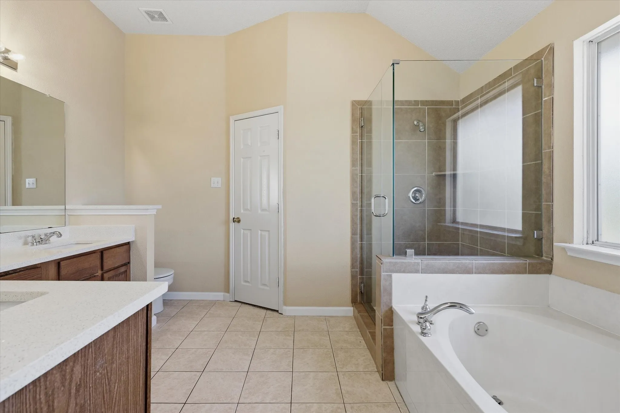 Single Family Residence For Sale in Dallas County , 1814 Oak Bend Lane, Garland, Texas 75040, 3 Bedroom, 3 Bathroom, 2 Garage spaces, 2,391 Sqft, built in 1998, mls#21407351, Real Estate Agent in Garland, Homes For Sale in Dallas county, Homes For Sale in Garland, Realtor in Garland Texas, Real Estate Brokerage Independent Realty Texas, Luminita Cordes Realtor