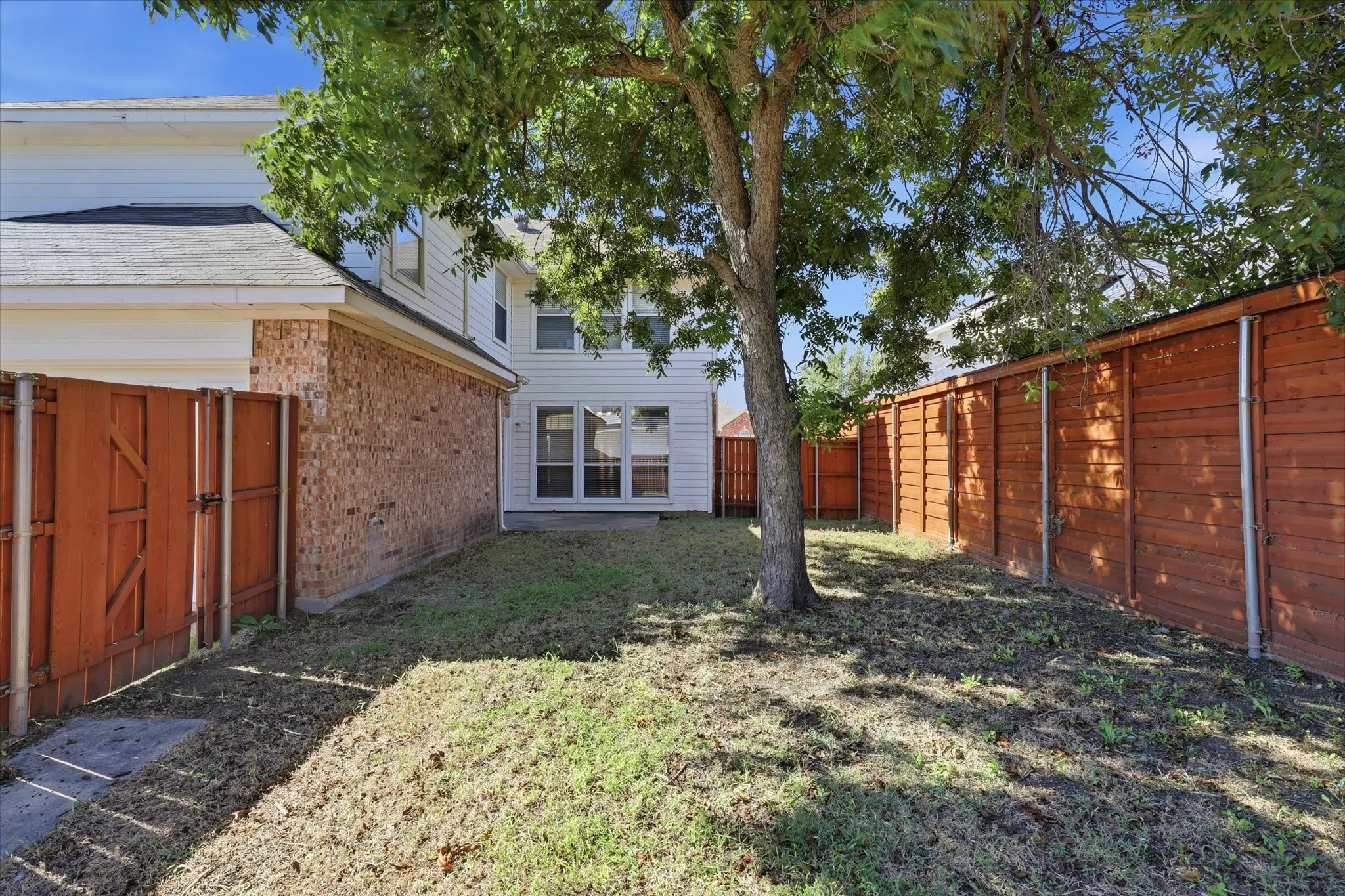 Single Family Residence For Sale in Dallas County , 1814 Oak Bend Lane, Garland, Texas 75040, 3 Bedroom, 3 Bathroom, 2 Garage spaces, 2,391 Sqft, built in 1998, mls#21407351, Real Estate Agent in Garland, Homes For Sale in Dallas county, Homes For Sale in Garland, Realtor in Garland Texas, Real Estate Brokerage Independent Realty Texas, Luminita Cordes Realtor