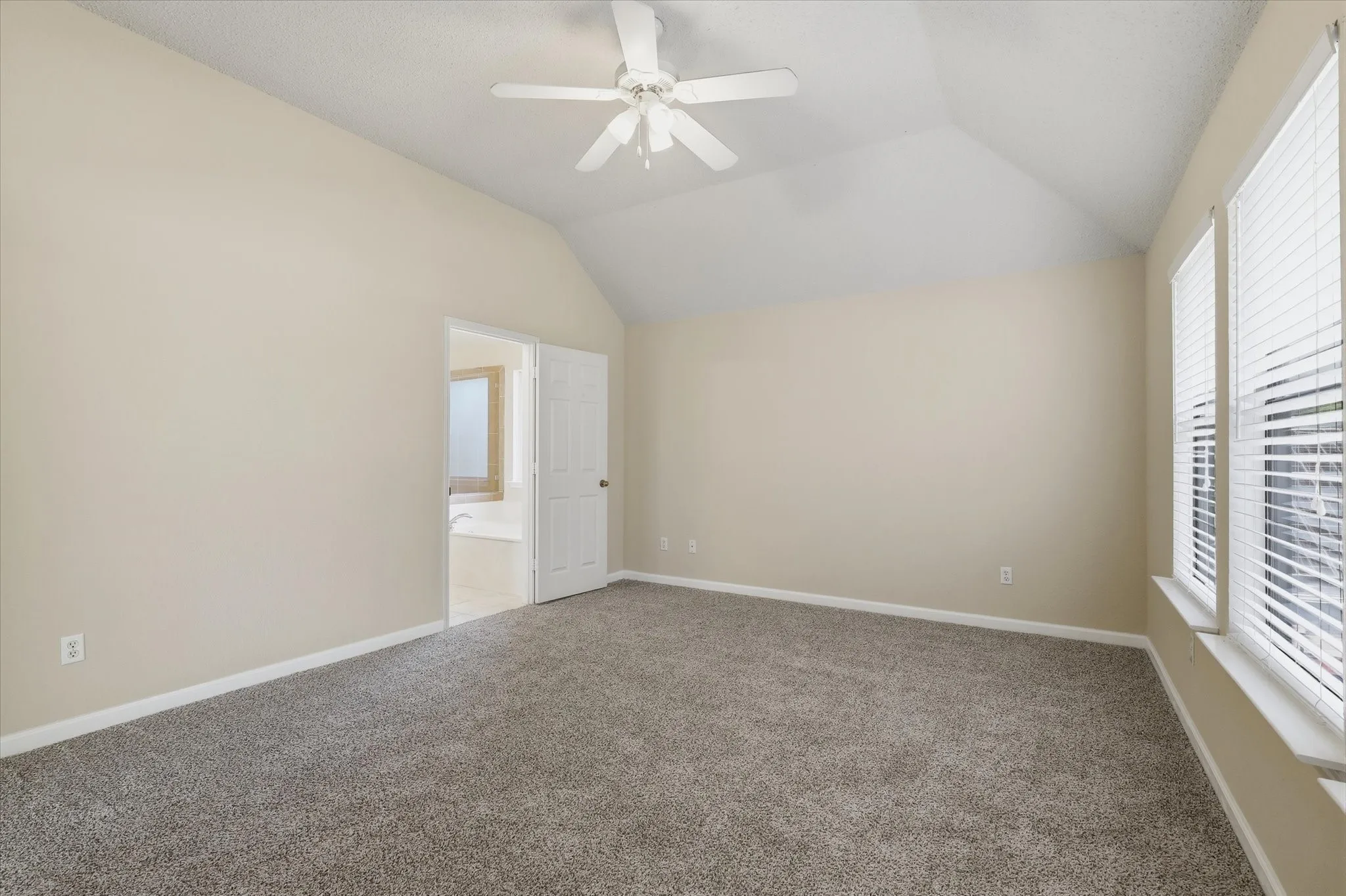 Single Family Residence For Sale in Dallas County , 1814 Oak Bend Lane, Garland, Texas 75040, 3 Bedroom, 3 Bathroom, 2 Garage spaces, 2,391 Sqft, built in 1998, mls#21407351, Real Estate Agent in Garland, Homes For Sale in Dallas county, Homes For Sale in Garland, Realtor in Garland Texas, Real Estate Brokerage Independent Realty Texas, Luminita Cordes Realtor