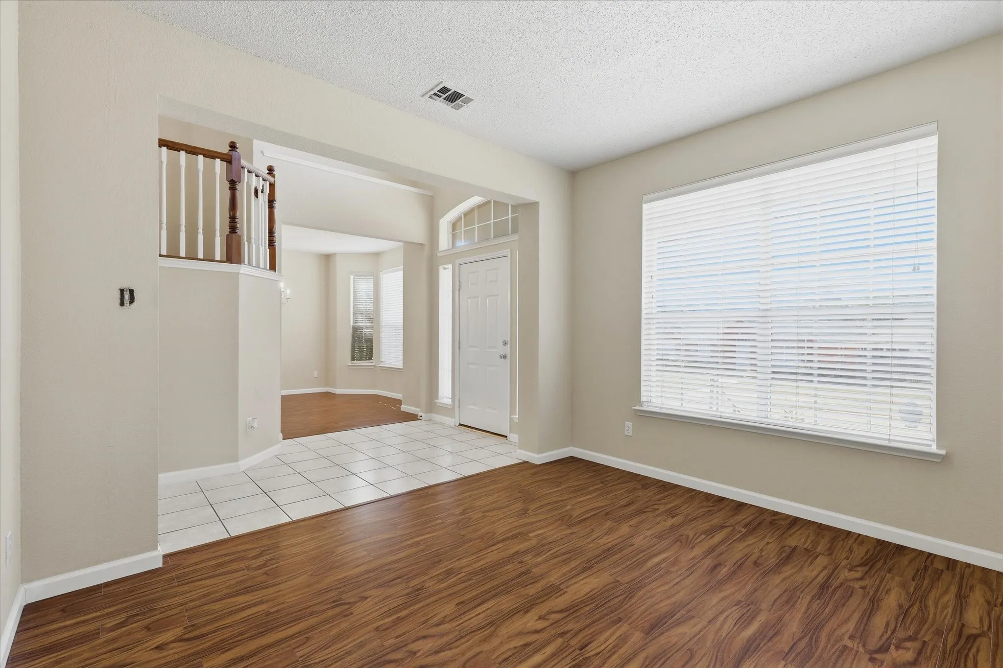 Single Family Residence For Sale in Dallas County , 1814 Oak Bend Lane, Garland, Texas 75040, 3 Bedroom, 3 Bathroom, 2 Garage spaces, 2,391 Sqft, built in 1998, mls#21407351, Real Estate Agent in Garland, Homes For Sale in Dallas county, Homes For Sale in Garland, Realtor in Garland Texas, Real Estate Brokerage Independent Realty Texas, Luminita Cordes Realtor