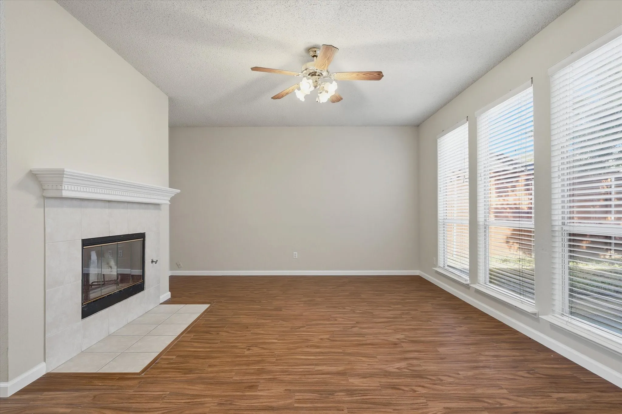 Single Family Residence For Sale in Dallas County , 1814 Oak Bend Lane, Garland, Texas 75040, 3 Bedroom, 3 Bathroom, 2 Garage spaces, 2,391 Sqft, built in 1998, mls#21407351, Real Estate Agent in Garland, Homes For Sale in Dallas county, Homes For Sale in Garland, Realtor in Garland Texas, Real Estate Brokerage Independent Realty Texas, Luminita Cordes Realtor