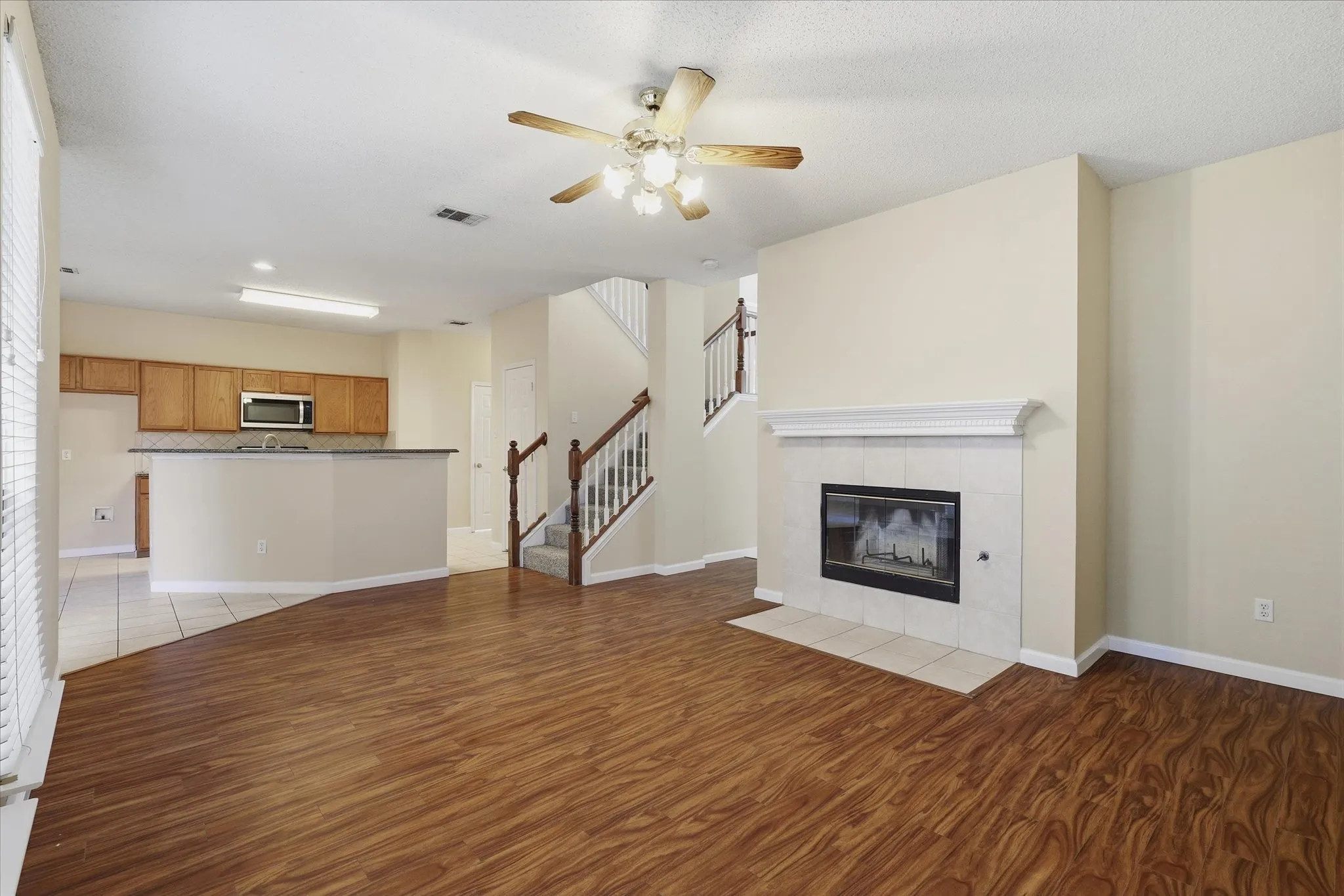 Single Family Residence For Sale in Dallas County , 1814 Oak Bend Lane, Garland, Texas 75040, 3 Bedroom, 3 Bathroom, 2 Garage spaces, 2,391 Sqft, built in 1998, mls#21407351, Real Estate Agent in Garland, Homes For Sale in Dallas county, Homes For Sale in Garland, Realtor in Garland Texas, Real Estate Brokerage Independent Realty Texas, Luminita Cordes Realtor
