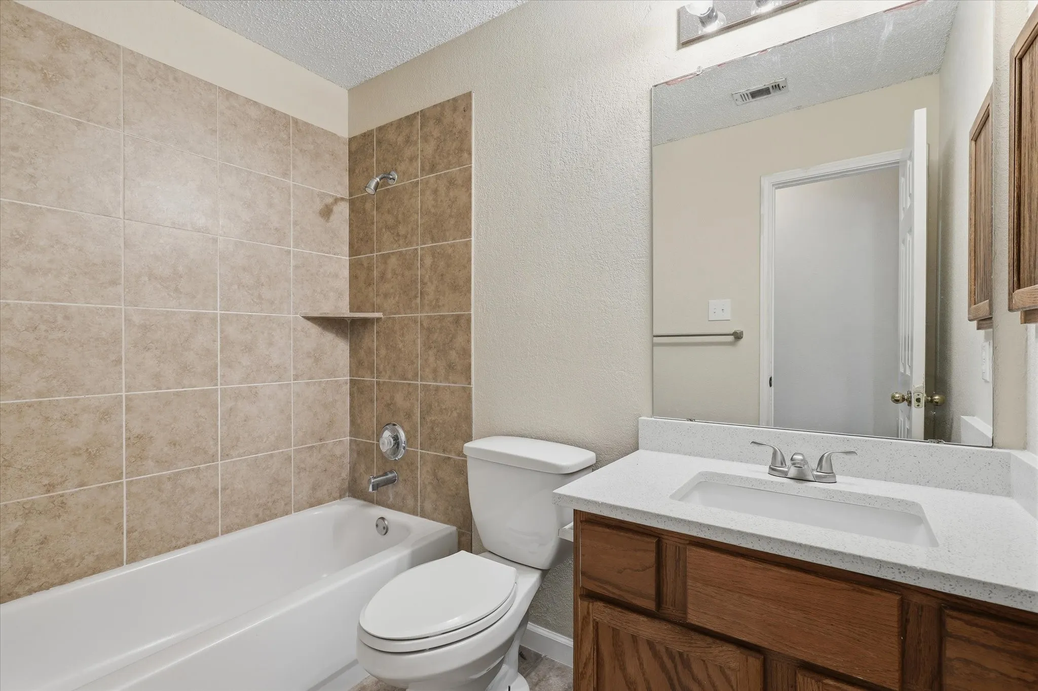 Single Family Residence For Sale in Dallas County , 1814 Oak Bend Lane, Garland, Texas 75040, 3 Bedroom, 3 Bathroom, 2 Garage spaces, 2,391 Sqft, built in 1998, mls#21407351, Real Estate Agent in Garland, Homes For Sale in Dallas county, Homes For Sale in Garland, Realtor in Garland Texas, Real Estate Brokerage Independent Realty Texas, Luminita Cordes Realtor