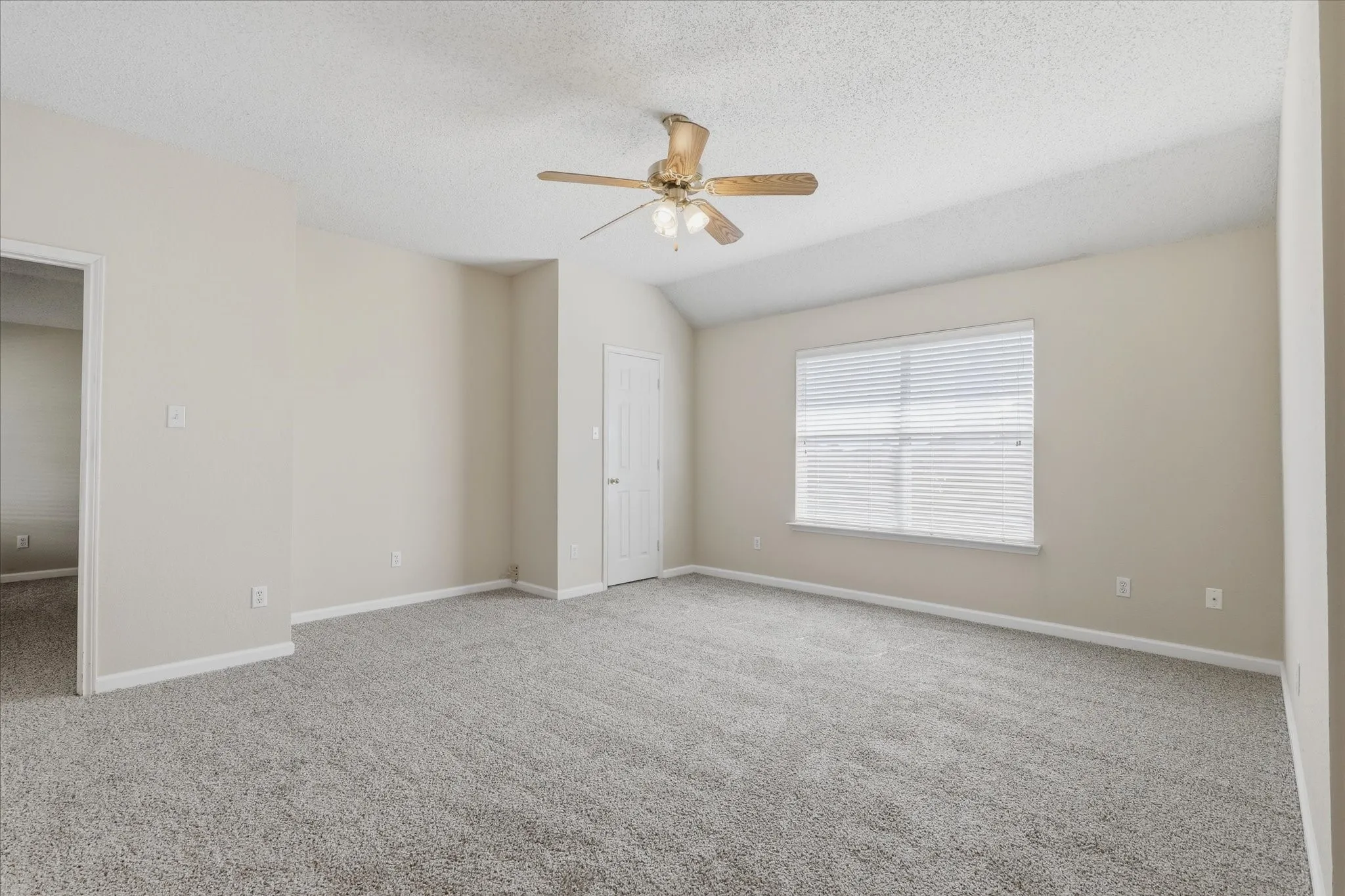 Single Family Residence For Sale in Dallas County , 1814 Oak Bend Lane, Garland, Texas 75040, 3 Bedroom, 3 Bathroom, 2 Garage spaces, 2,391 Sqft, built in 1998, mls#21407351, Real Estate Agent in Garland, Homes For Sale in Dallas county, Homes For Sale in Garland, Realtor in Garland Texas, Real Estate Brokerage Independent Realty Texas, Luminita Cordes Realtor