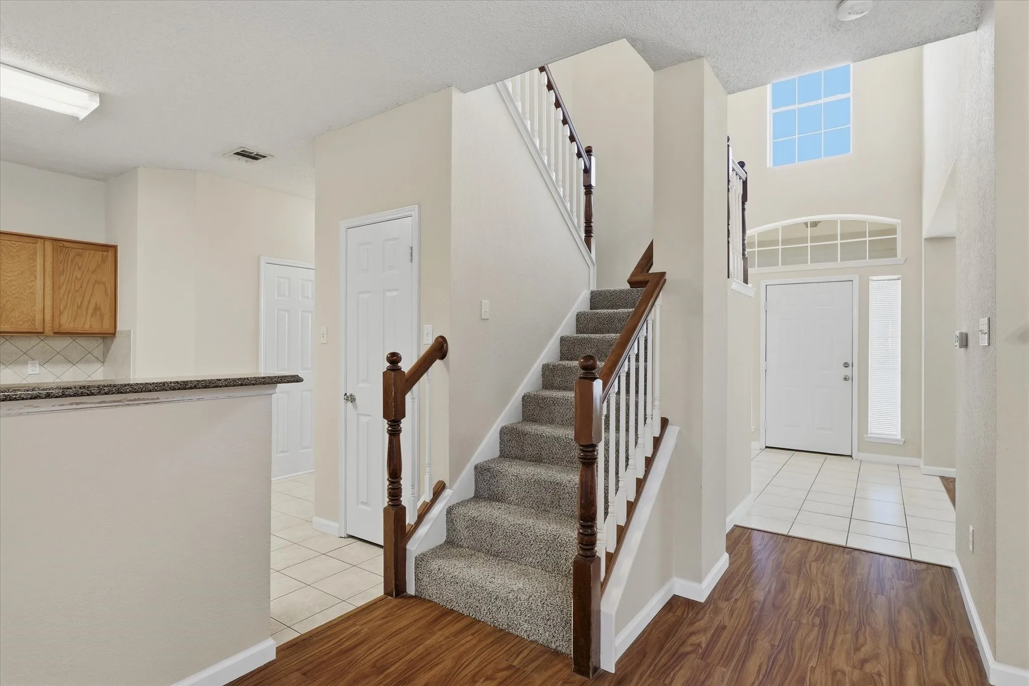 Single Family Residence For Sale in Dallas County , 1814 Oak Bend Lane, Garland, Texas 75040, 3 Bedroom, 3 Bathroom, 2 Garage spaces, 2,391 Sqft, built in 1998, mls#21407351, Real Estate Agent in Garland, Homes For Sale in Dallas county, Homes For Sale in Garland, Realtor in Garland Texas, Real Estate Brokerage Independent Realty Texas, Luminita Cordes Realtor