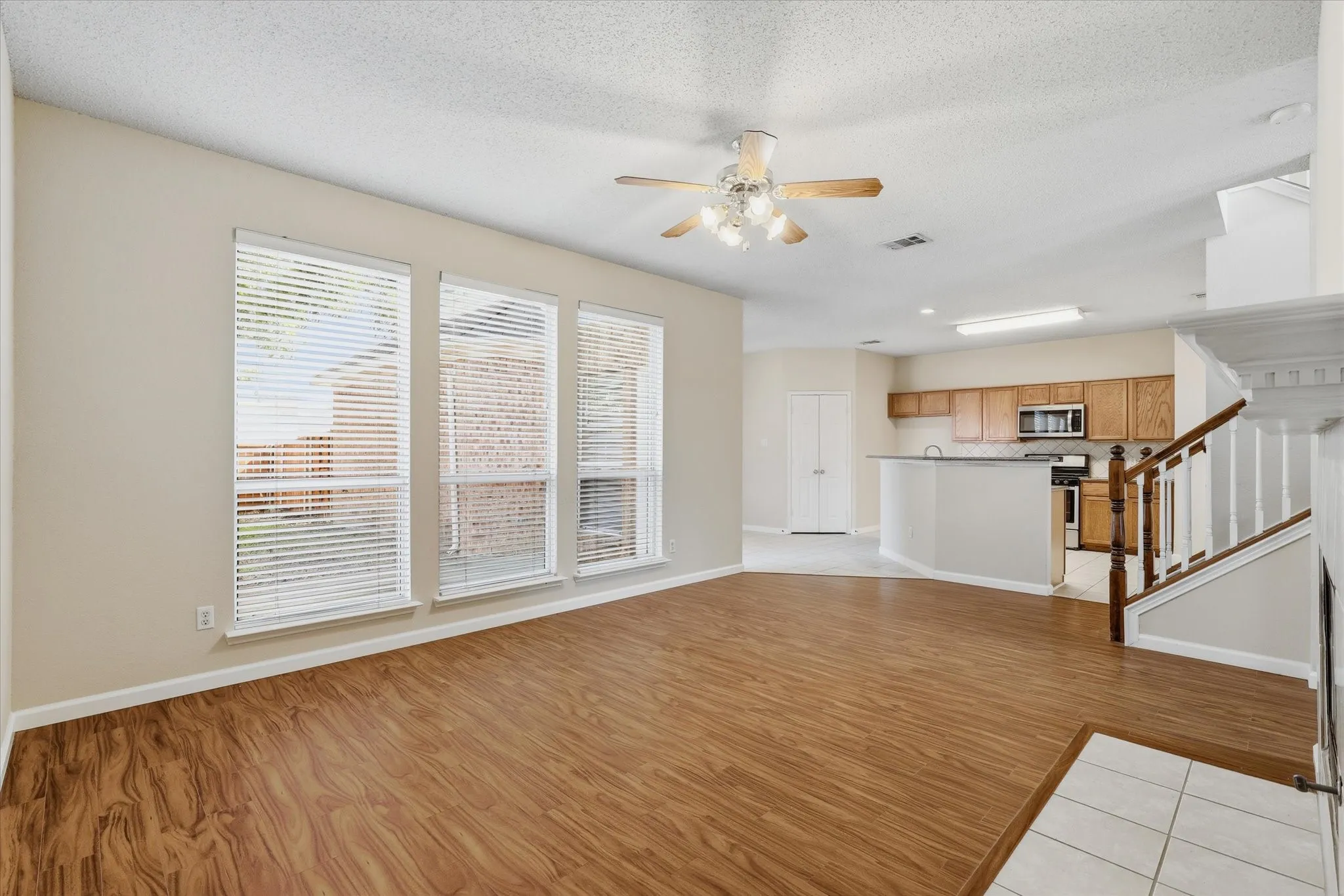 Single Family Residence For Sale in Dallas County , 1814 Oak Bend Lane, Garland, Texas 75040, 3 Bedroom, 3 Bathroom, 2 Garage spaces, 2,391 Sqft, built in 1998, mls#21407351, Real Estate Agent in Garland, Homes For Sale in Dallas county, Homes For Sale in Garland, Realtor in Garland Texas, Real Estate Brokerage Independent Realty Texas, Luminita Cordes Realtor