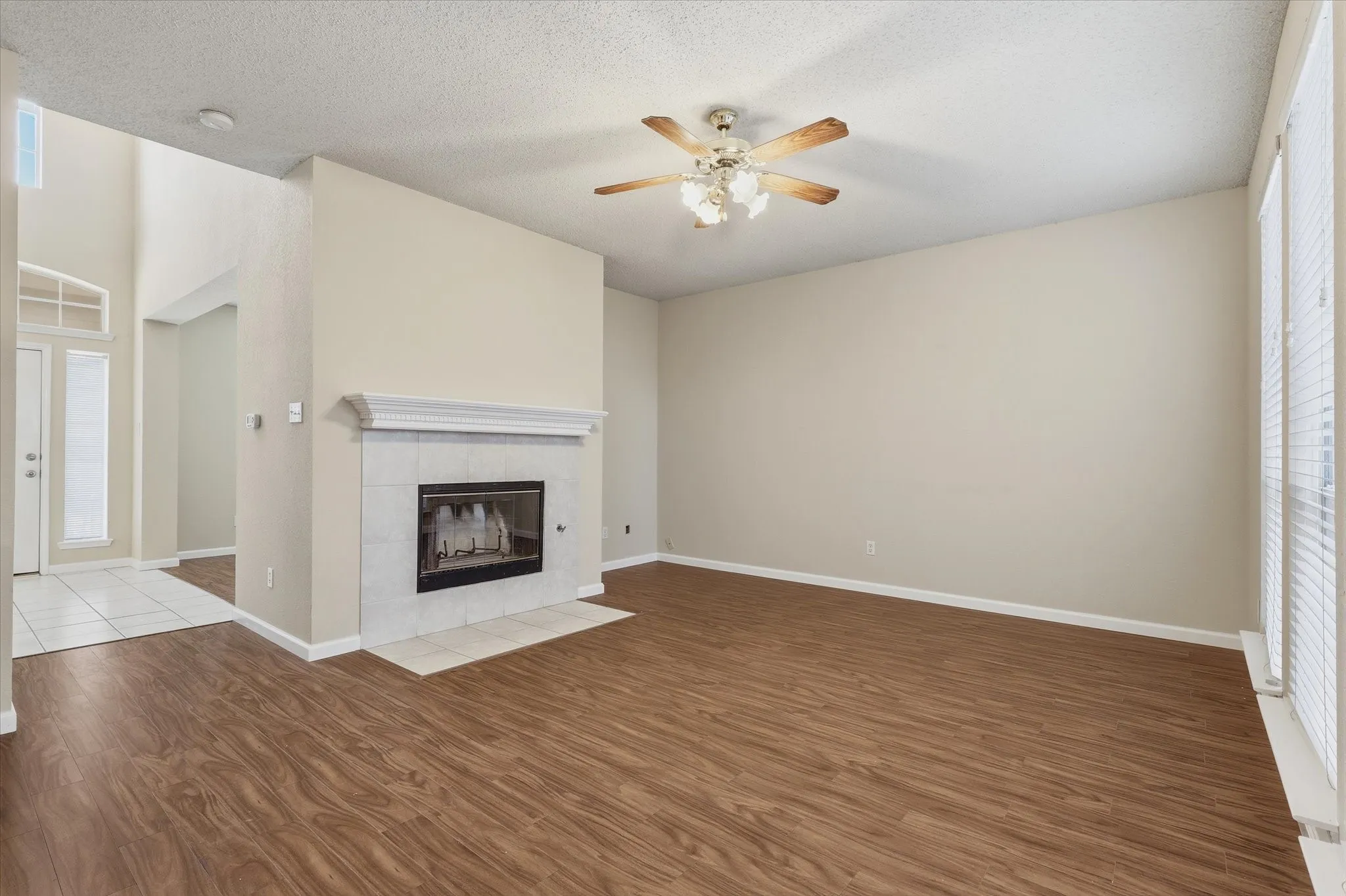Single Family Residence For Sale in Dallas County , 1814 Oak Bend Lane, Garland, Texas 75040, 3 Bedroom, 3 Bathroom, 2 Garage spaces, 2,391 Sqft, built in 1998, mls#21407351, Real Estate Agent in Garland, Homes For Sale in Dallas county, Homes For Sale in Garland, Realtor in Garland Texas, Real Estate Brokerage Independent Realty Texas, Luminita Cordes Realtor