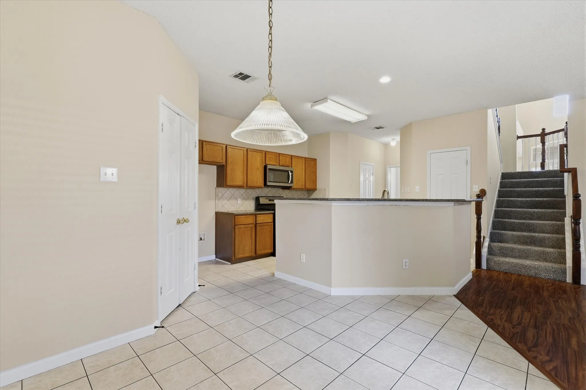 Single Family Residence For Sale in Dallas County , 1814 Oak Bend Lane, Garland, Texas 75040, 3 Bedroom, 3 Bathroom, 2 Garage spaces, 2,391 Sqft, built in 1998, mls#21407351, Real Estate Agent in Garland, Homes For Sale in Dallas county, Homes For Sale in Garland, Realtor in Garland Texas, Real Estate Brokerage Independent Realty Texas, Luminita Cordes Realtor