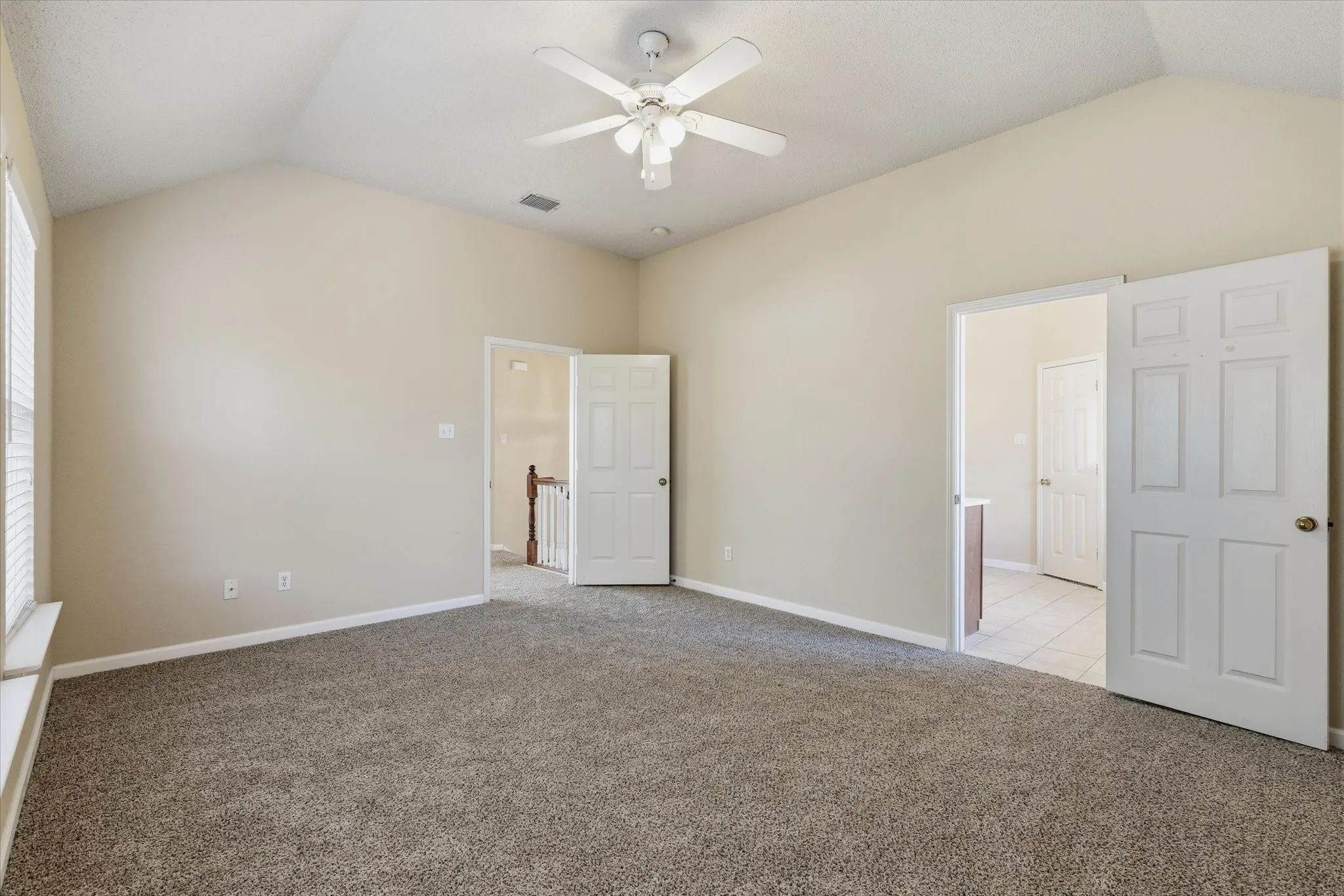 Single Family Residence For Sale in Dallas County , 1814 Oak Bend Lane, Garland, Texas 75040, 3 Bedroom, 3 Bathroom, 2 Garage spaces, 2,391 Sqft, built in 1998, mls#21407351, Real Estate Agent in Garland, Homes For Sale in Dallas county, Homes For Sale in Garland, Realtor in Garland Texas, Real Estate Brokerage Independent Realty Texas, Luminita Cordes Realtor