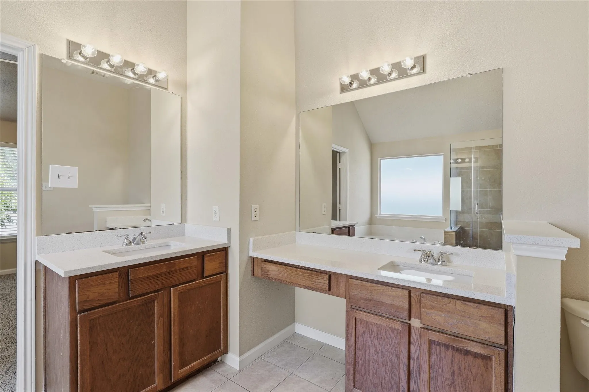 Single Family Residence For Sale in Dallas County , 1814 Oak Bend Lane, Garland, Texas 75040, 3 Bedroom, 3 Bathroom, 2 Garage spaces, 2,391 Sqft, built in 1998, mls#21407351, Real Estate Agent in Garland, Homes For Sale in Dallas county, Homes For Sale in Garland, Realtor in Garland Texas, Real Estate Brokerage Independent Realty Texas, Luminita Cordes Realtor