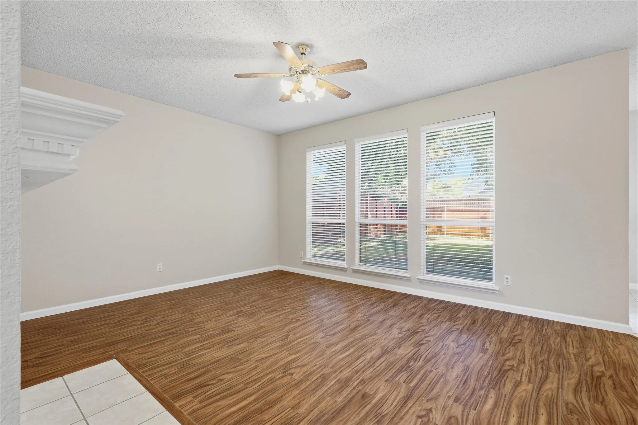 Single Family Residence For Sale in Dallas County , 1814 Oak Bend Lane, Garland, Texas 75040, 3 Bedroom, 3 Bathroom, 2 Garage spaces, 2,391 Sqft, built in 1998, mls#21407351, Real Estate Agent in Garland, Homes For Sale in Dallas county, Homes For Sale in Garland, Realtor in Garland Texas, Real Estate Brokerage Independent Realty Texas, Luminita Cordes Realtor