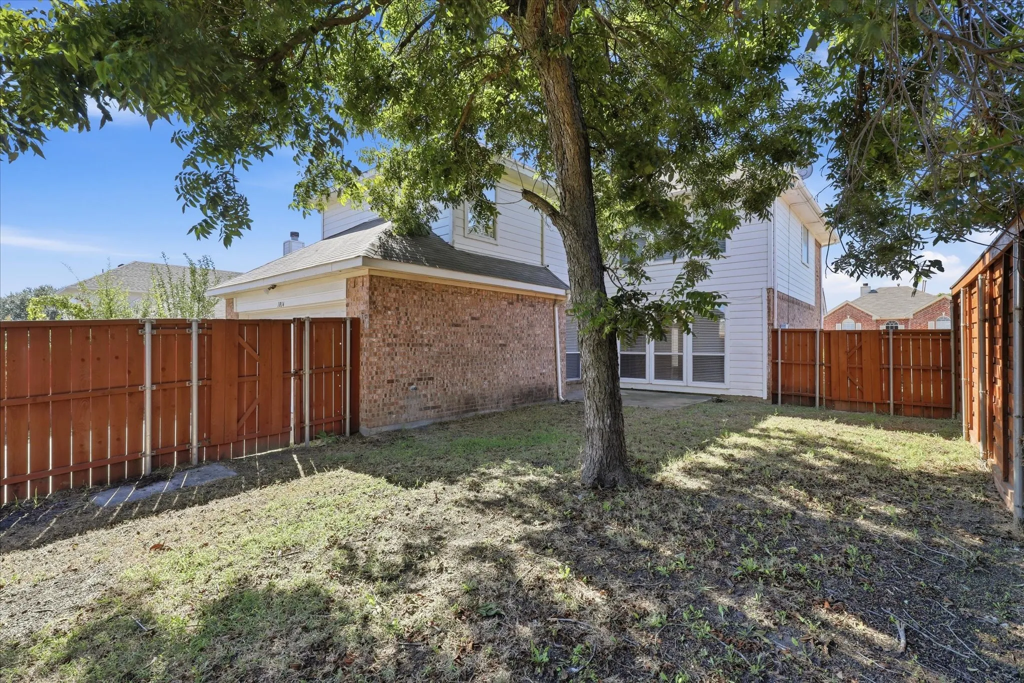 Single Family Residence For Sale in Dallas County , 1814 Oak Bend Lane, Garland, Texas 75040, 3 Bedroom, 3 Bathroom, 2 Garage spaces, 2,391 Sqft, built in 1998, mls#21407351, Real Estate Agent in Garland, Homes For Sale in Dallas county, Homes For Sale in Garland, Realtor in Garland Texas, Real Estate Brokerage Independent Realty Texas, Luminita Cordes Realtor