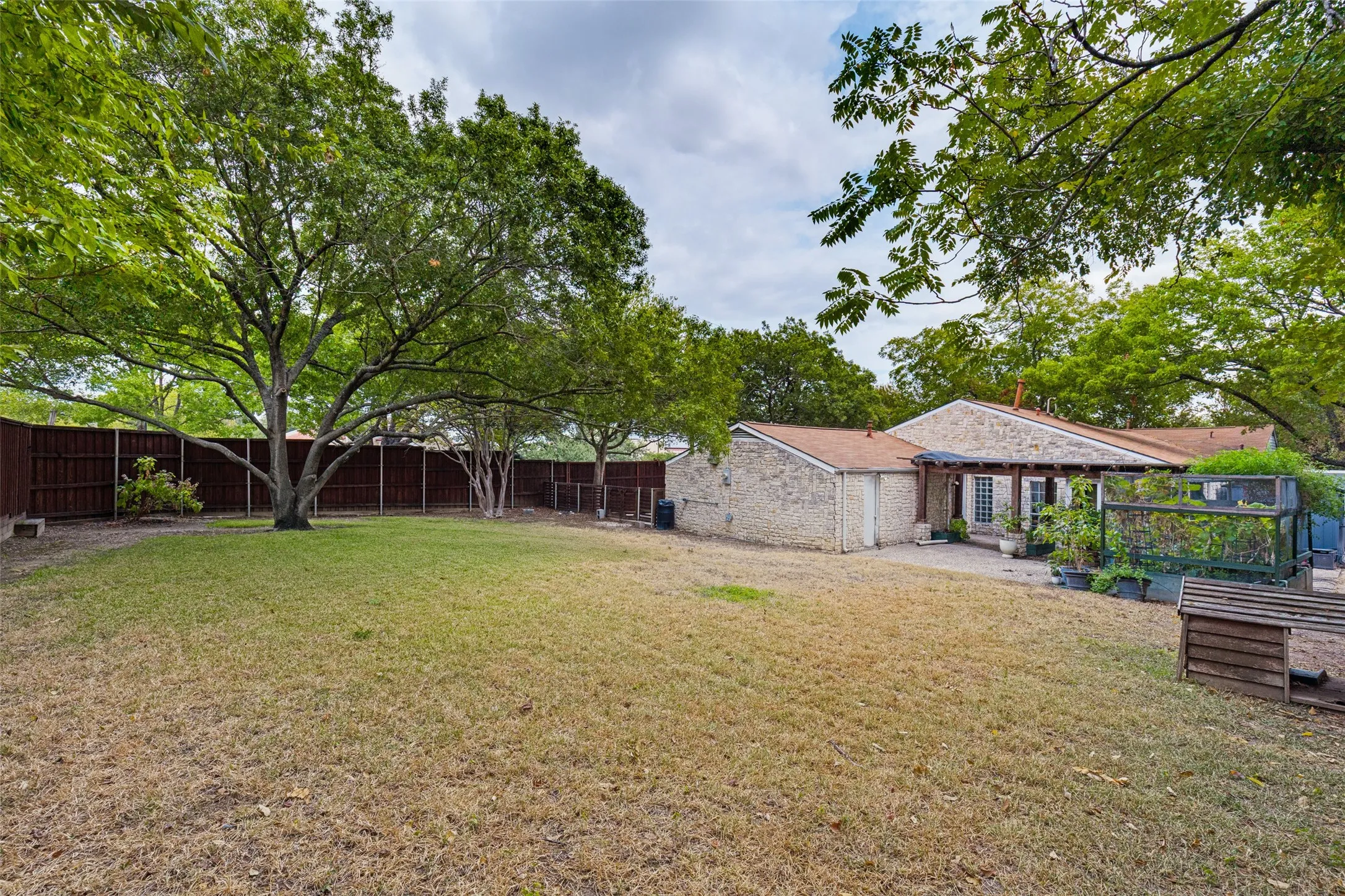 Improved Land For Sale in Dallas County , 9345 E Lake Highlands Drive, Dallas, Texas 75218, 0, 0, Garage spaces, 0 Sqft, built in 1955, mls#21401351, Real Estate Agent in Dallas, Homes For Sale in Dallas county, Homes For Sale in Dallas, Realtor in Dallas Texas, Real Estate Brokerage Independent Realty Texas, Luminita Cordes Realtor
