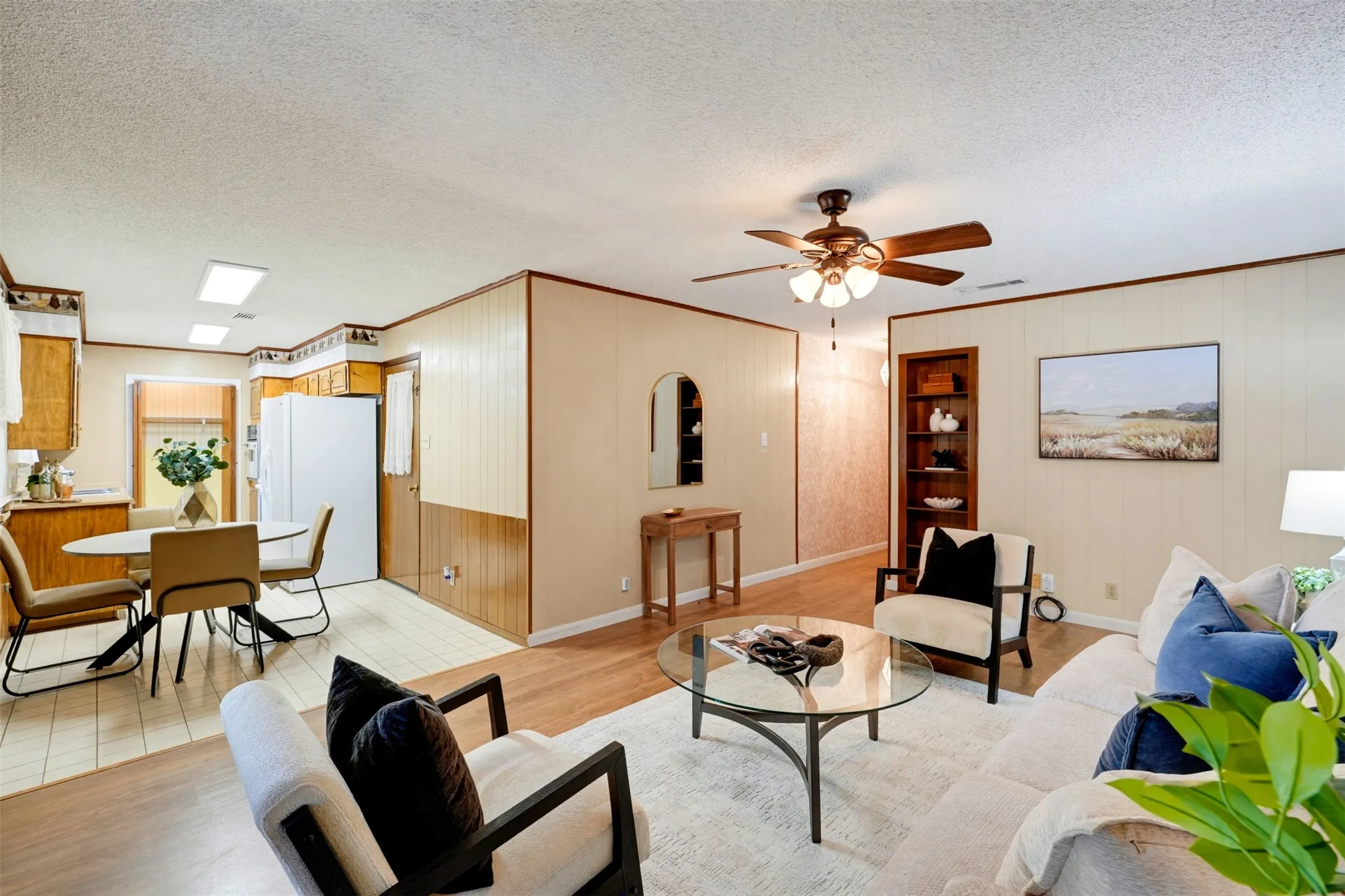 Single Family Residence For Sale in Tarrant County , 6616 Summertime Lane, Watauga, Texas 76148, 3 Bedroom, 2 Bathroom, 2 Garage spaces, 1,104 Sqft, built in 1967, mls#21407119, Real Estate Agent in Watauga, Homes For Sale in Tarrant county, Homes For Sale in Watauga, Realtor in Watauga Texas, Real Estate Brokerage Independent Realty Texas, Luminita Cordes Realtor