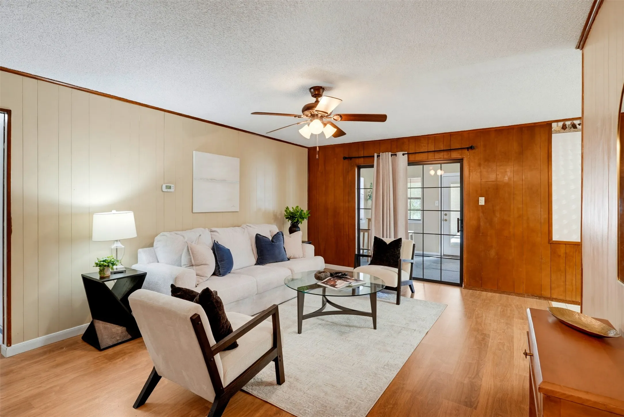 Single Family Residence For Sale in Tarrant County , 6616 Summertime Lane, Watauga, Texas 76148, 3 Bedroom, 2 Bathroom, 2 Garage spaces, 1,104 Sqft, built in 1967, mls#21407119, Real Estate Agent in Watauga, Homes For Sale in Tarrant county, Homes For Sale in Watauga, Realtor in Watauga Texas, Real Estate Brokerage Independent Realty Texas, Luminita Cordes Realtor