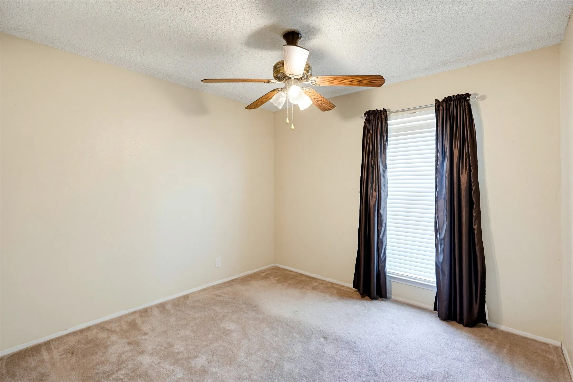 Single Family Residence For Sale in Tarrant County , 6616 Summertime Lane, Watauga, Texas 76148, 3 Bedroom, 2 Bathroom, 2 Garage spaces, 1,104 Sqft, built in 1967, mls#21407119, Real Estate Agent in Watauga, Homes For Sale in Tarrant county, Homes For Sale in Watauga, Realtor in Watauga Texas, Real Estate Brokerage Independent Realty Texas, Luminita Cordes Realtor