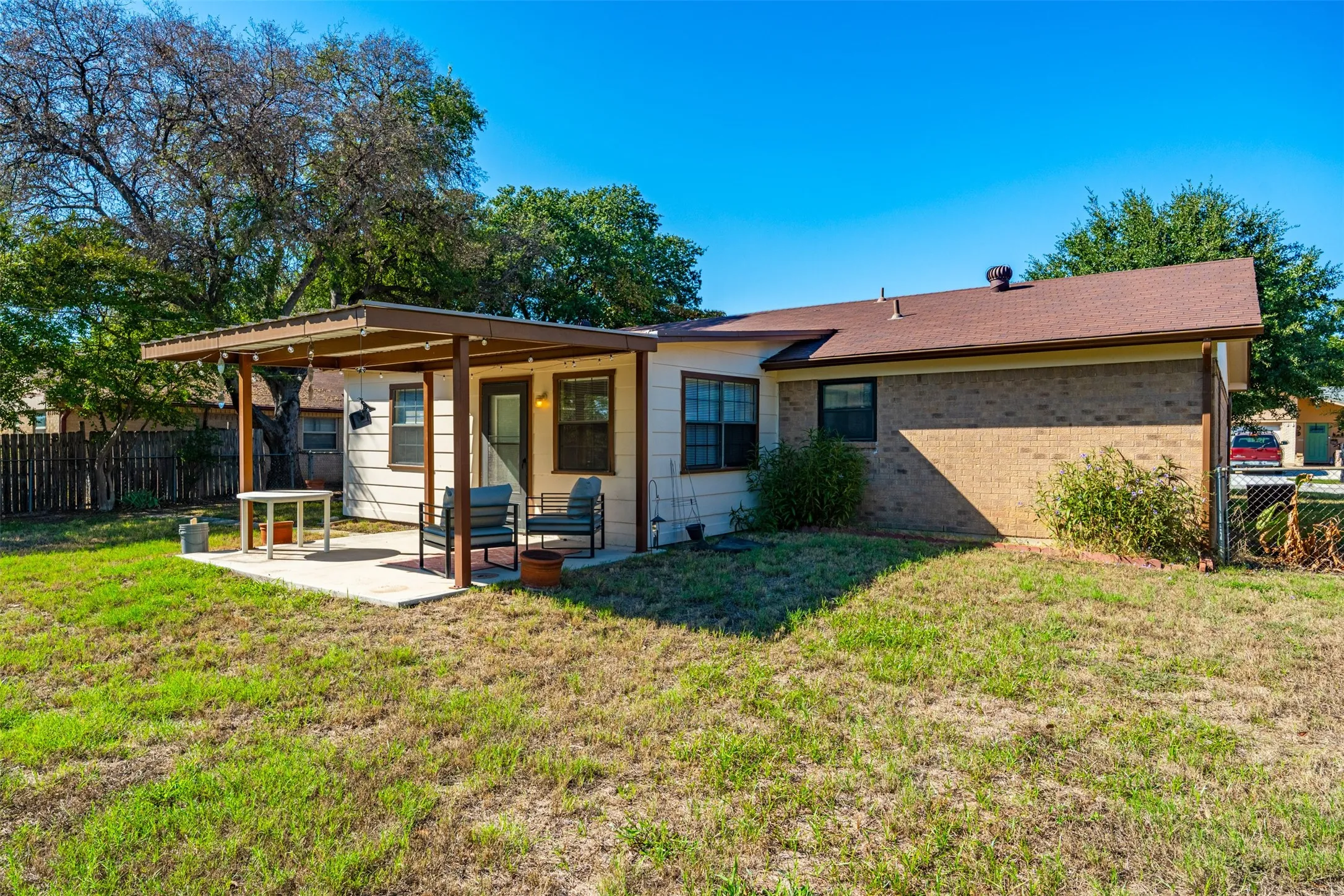 Single Family Residence For Sale in Tarrant County , 6616 Summertime Lane, Watauga, Texas 76148, 3 Bedroom, 2 Bathroom, 2 Garage spaces, 1,104 Sqft, built in 1967, mls#21407119, Real Estate Agent in Watauga, Homes For Sale in Tarrant county, Homes For Sale in Watauga, Realtor in Watauga Texas, Real Estate Brokerage Independent Realty Texas, Luminita Cordes Realtor