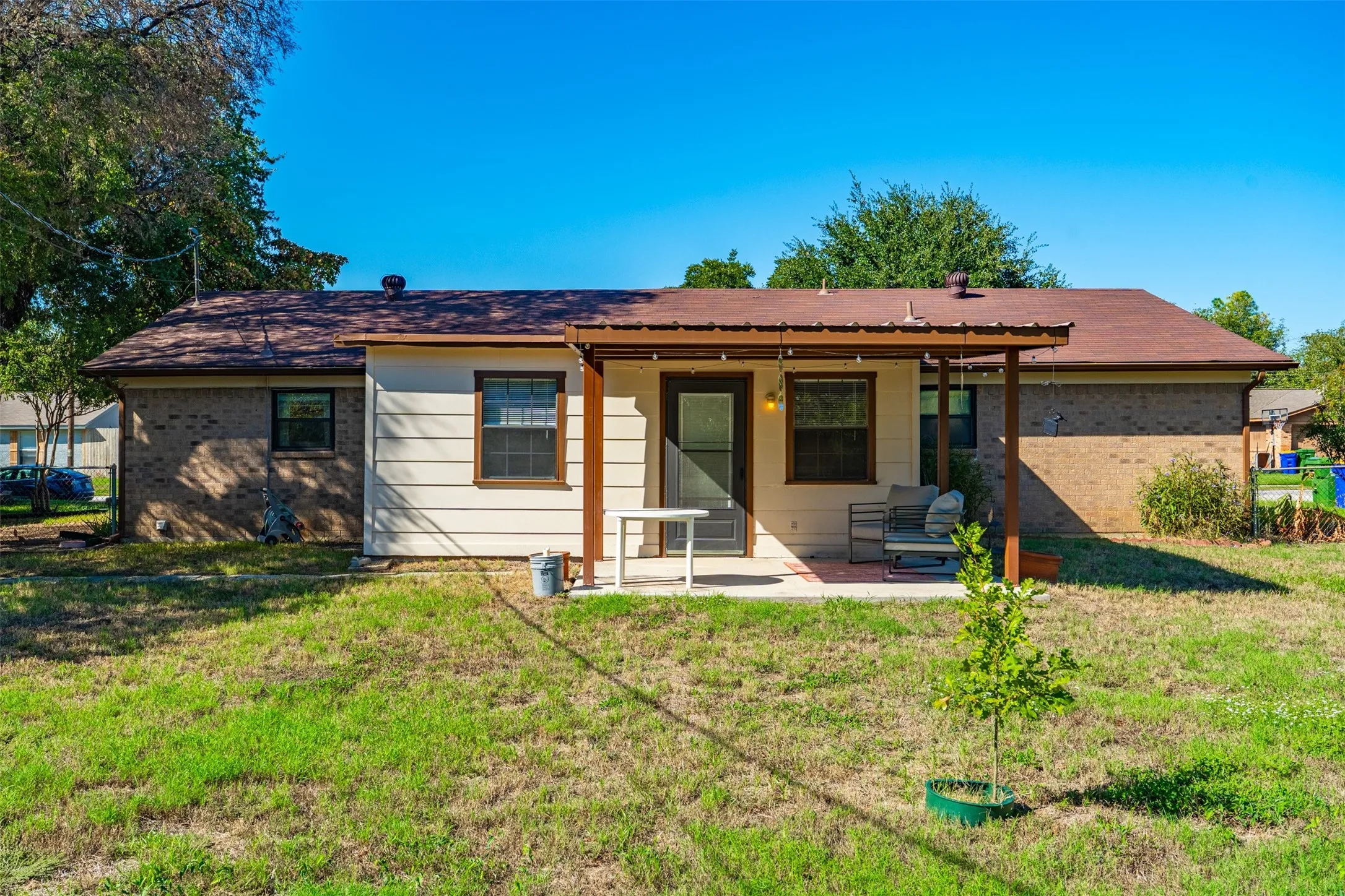 Single Family Residence For Sale in Tarrant County , 6616 Summertime Lane, Watauga, Texas 76148, 3 Bedroom, 2 Bathroom, 2 Garage spaces, 1,104 Sqft, built in 1967, mls#21407119, Real Estate Agent in Watauga, Homes For Sale in Tarrant county, Homes For Sale in Watauga, Realtor in Watauga Texas, Real Estate Brokerage Independent Realty Texas, Luminita Cordes Realtor