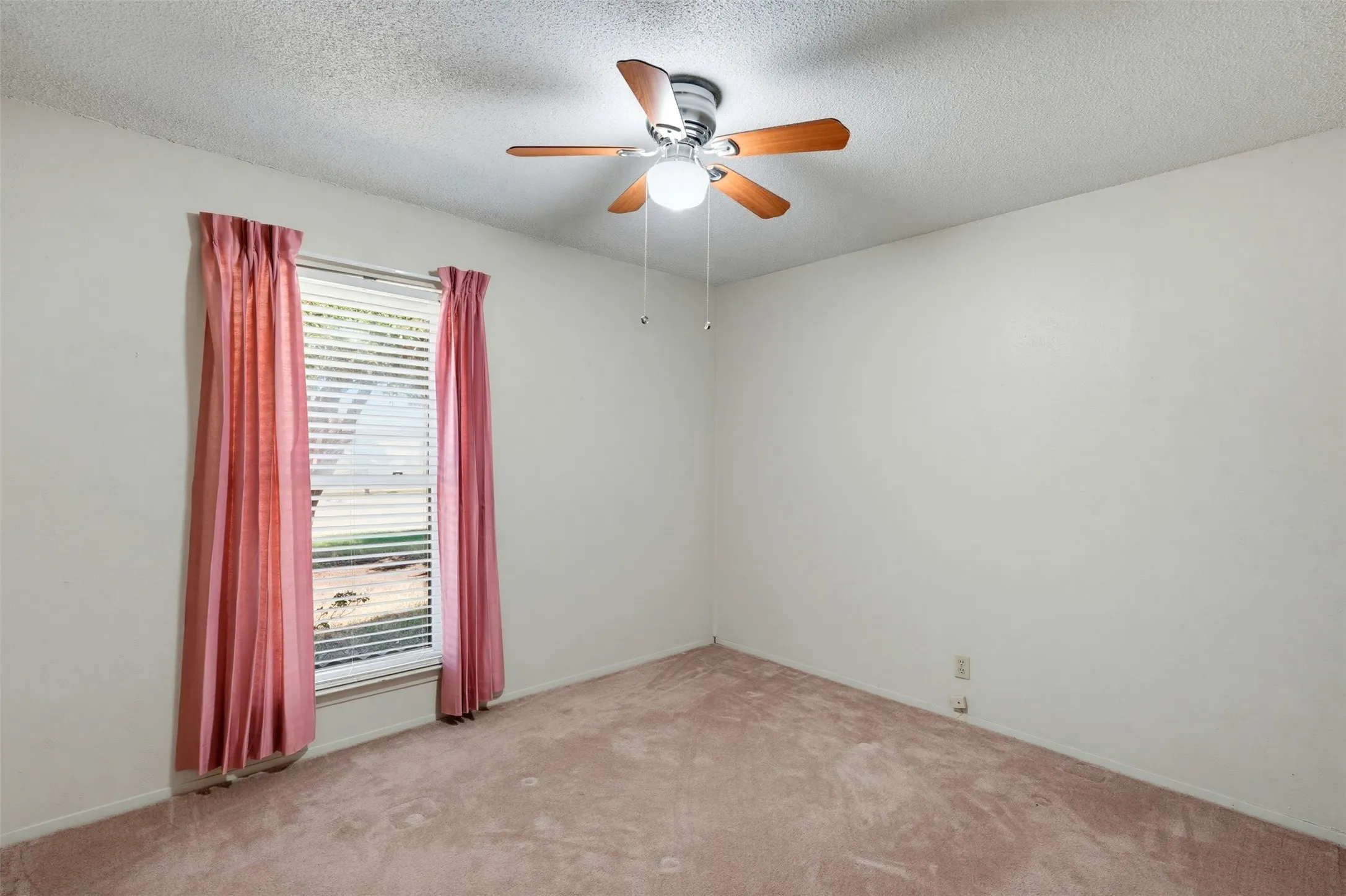 Single Family Residence For Sale in Tarrant County , 6616 Summertime Lane, Watauga, Texas 76148, 3 Bedroom, 2 Bathroom, 2 Garage spaces, 1,104 Sqft, built in 1967, mls#21407119, Real Estate Agent in Watauga, Homes For Sale in Tarrant county, Homes For Sale in Watauga, Realtor in Watauga Texas, Real Estate Brokerage Independent Realty Texas, Luminita Cordes Realtor