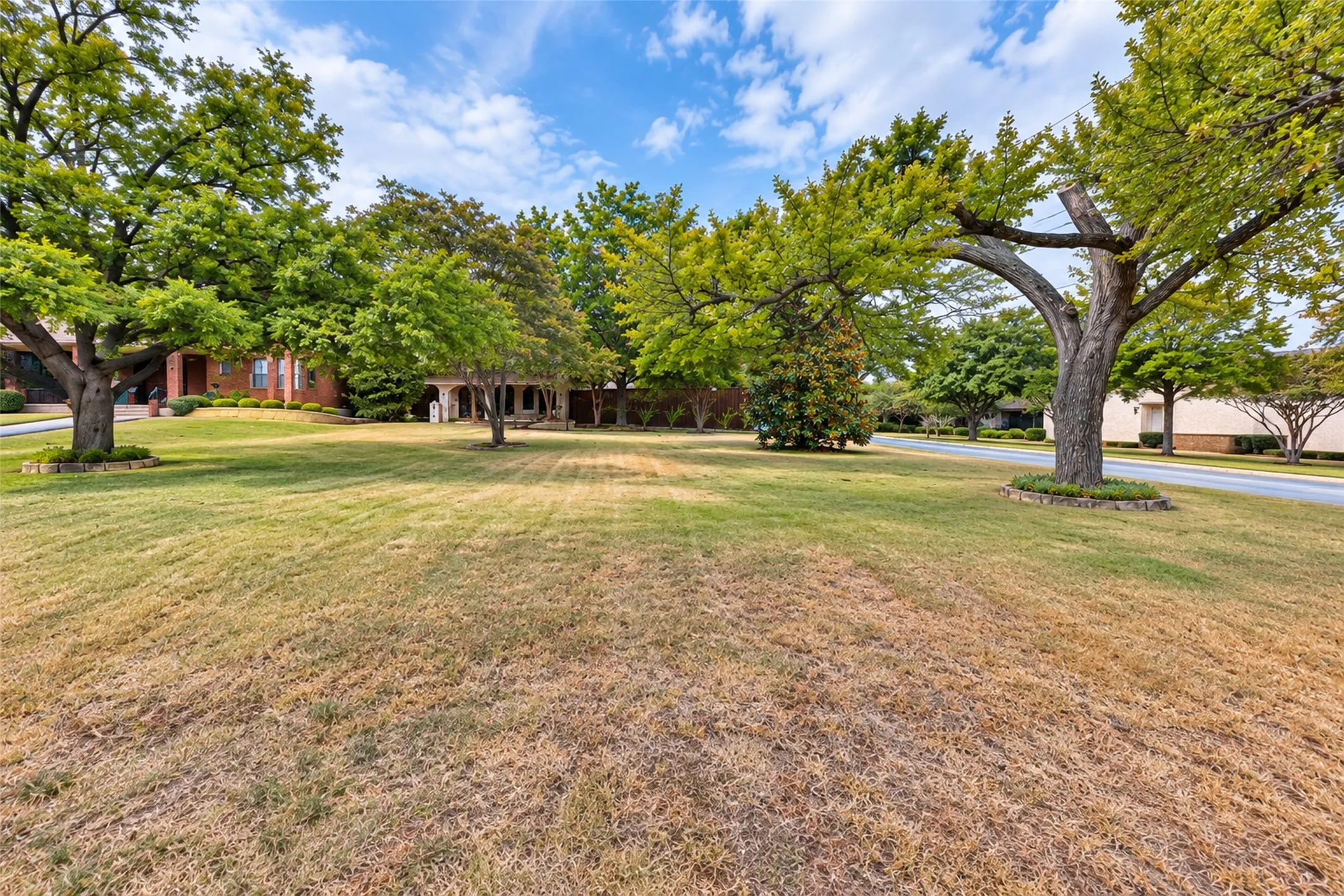 Single Family Residence For Sale in Dallas County , 9345 E Lake Highlands Drive, Dallas, Texas 75218, 3 Bedroom, 3 Bathroom, 2 Garage spaces, 2,487 Sqft, built in 1955, mls#21401345, Real Estate Agent in Dallas, Homes For Sale in Dallas county, Homes For Sale in Dallas, Realtor in Dallas Texas, Real Estate Brokerage Independent Realty Texas, Luminita Cordes Realtor