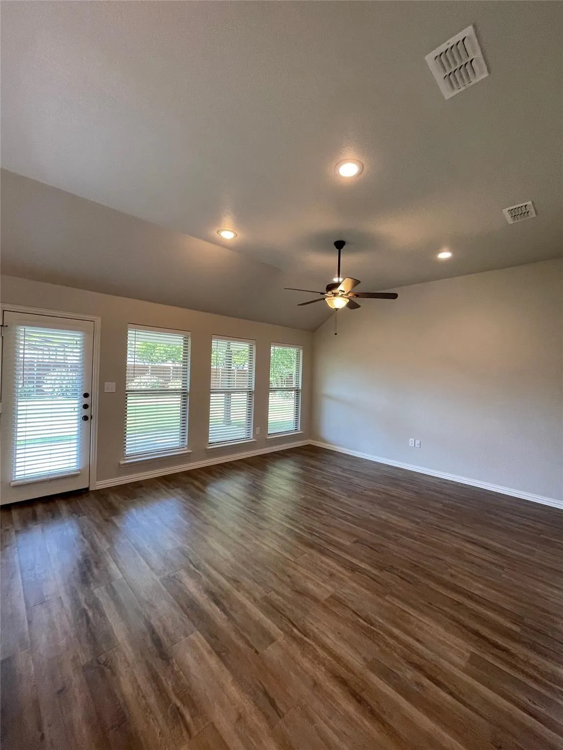 Single Family Residence For Sale in Denton County , 628 E Walcott Street, Pilot Point, Texas 76258, 3 Bedroom, 2 Bathroom, 2 Garage spaces, 1,308 Sqft, built in 2017, mls#21402361, Real Estate Agent in Pilot Point, Homes For Sale in Denton county, Homes For Sale in Pilot Point, Realtor in Pilot Point Texas, Real Estate Brokerage Independent Realty Texas, Luminita Cordes Realtor