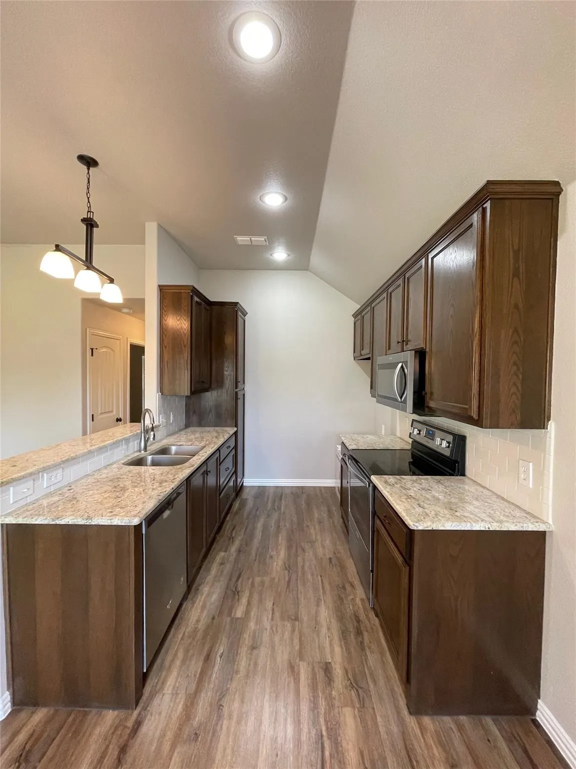 Single Family Residence For Sale in Denton County , 628 E Walcott Street, Pilot Point, Texas 76258, 3 Bedroom, 2 Bathroom, 2 Garage spaces, 1,308 Sqft, built in 2017, mls#21402361, Real Estate Agent in Pilot Point, Homes For Sale in Denton county, Homes For Sale in Pilot Point, Realtor in Pilot Point Texas, Real Estate Brokerage Independent Realty Texas, Luminita Cordes Realtor