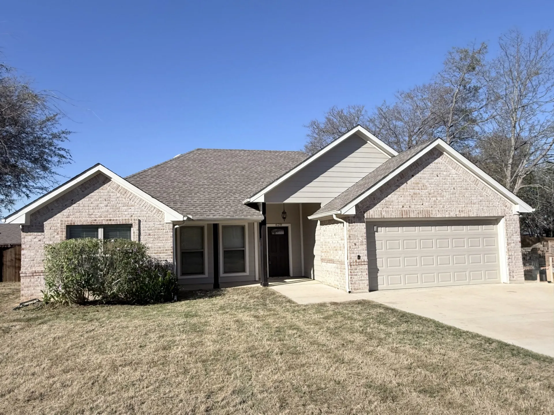 Single Family Residence For Sale in Denton County , 628 E Walcott Street, Pilot Point, Texas 76258, 3 Bedroom, 2 Bathroom, 2 Garage spaces, 1,308 Sqft, built in 2017, mls#21402361, Real Estate Agent in Pilot Point, Homes For Sale in Denton county, Homes For Sale in Pilot Point, Realtor in Pilot Point Texas, Real Estate Brokerage Independent Realty Texas, Luminita Cordes Realtor